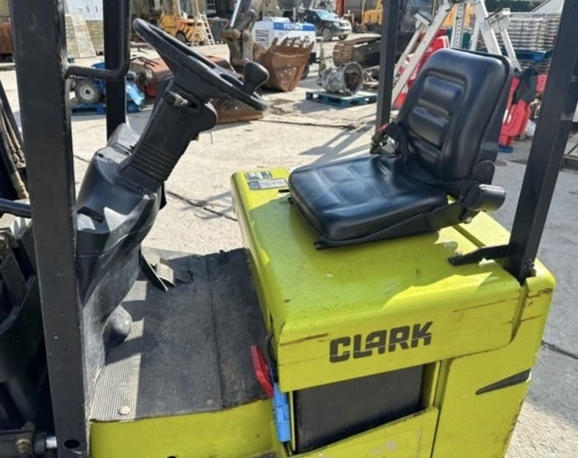 2007 CLARK 1.5 TON ELECTRIC FORKLIFT - Image 14 of 17