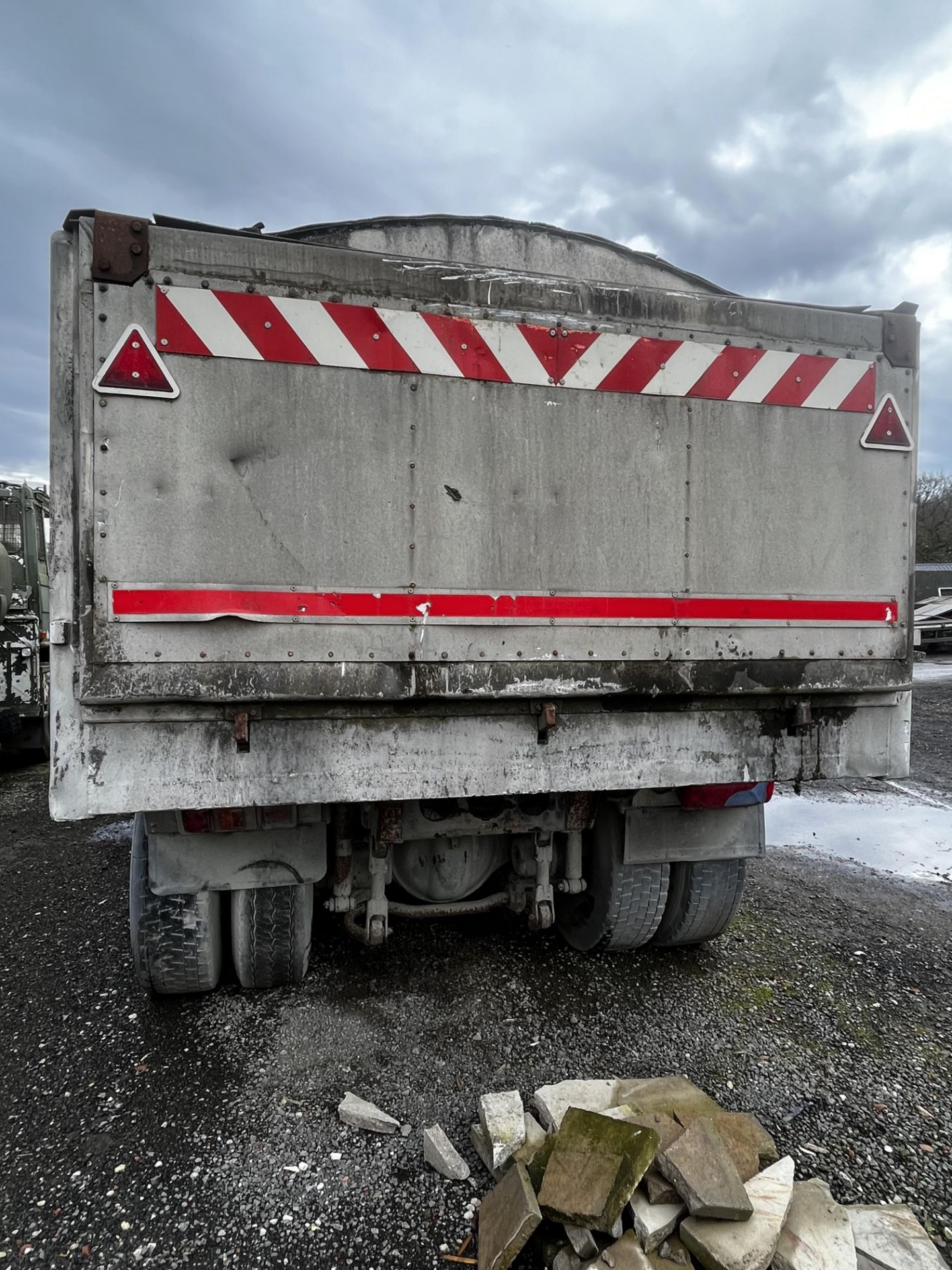 MAN ALUMINIUM BULK TIPPER TRUCK - Image 11 of 22