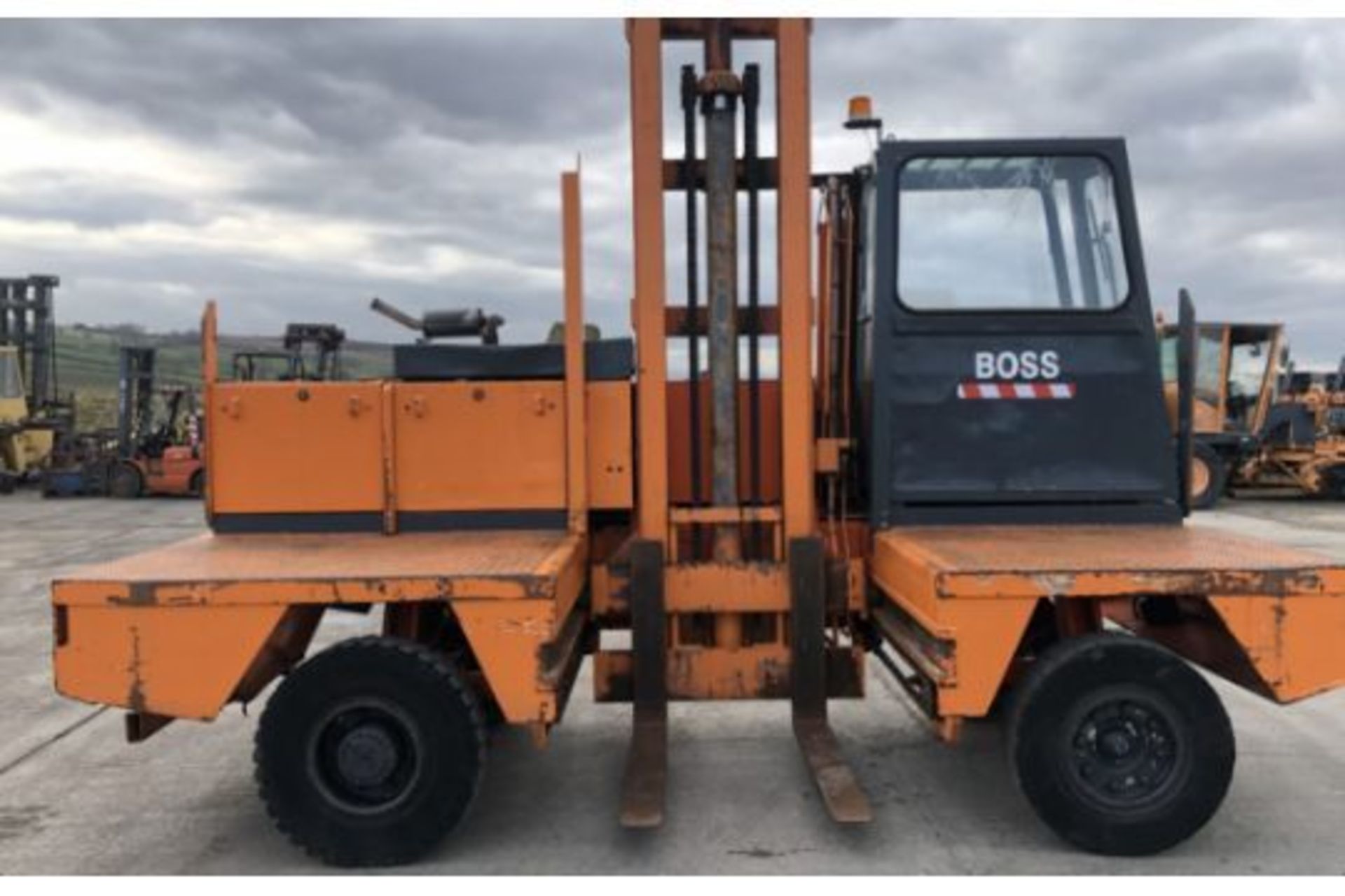 1999 BOSS 556 SIDELOADER FORKLIFT - Image 3 of 9