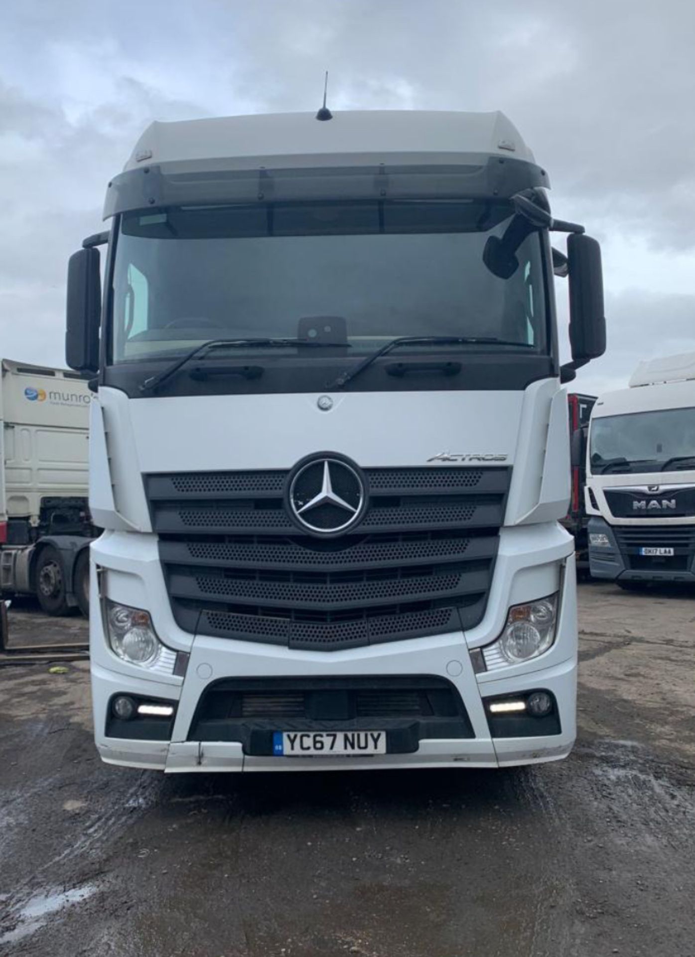 2017 MERCEDES ACTROS - Image 2 of 13