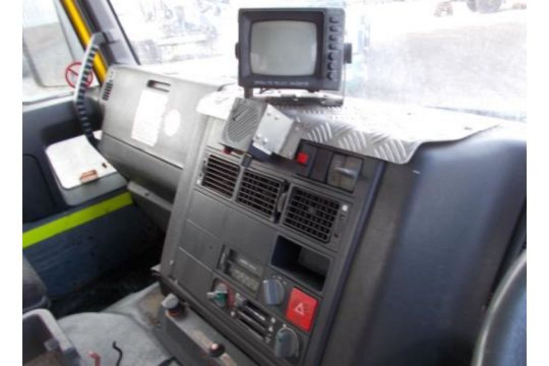 2001 IVECO 320E34 - Image 16 of 17