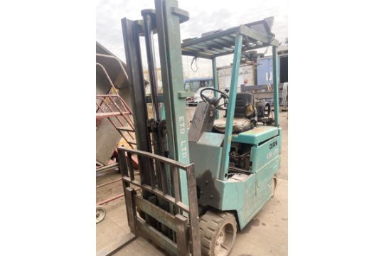 CLARKE FLT DIESEL 2 TONNE FORKLIFT RUNS DRIVES LOADING AND DELIVERY ...