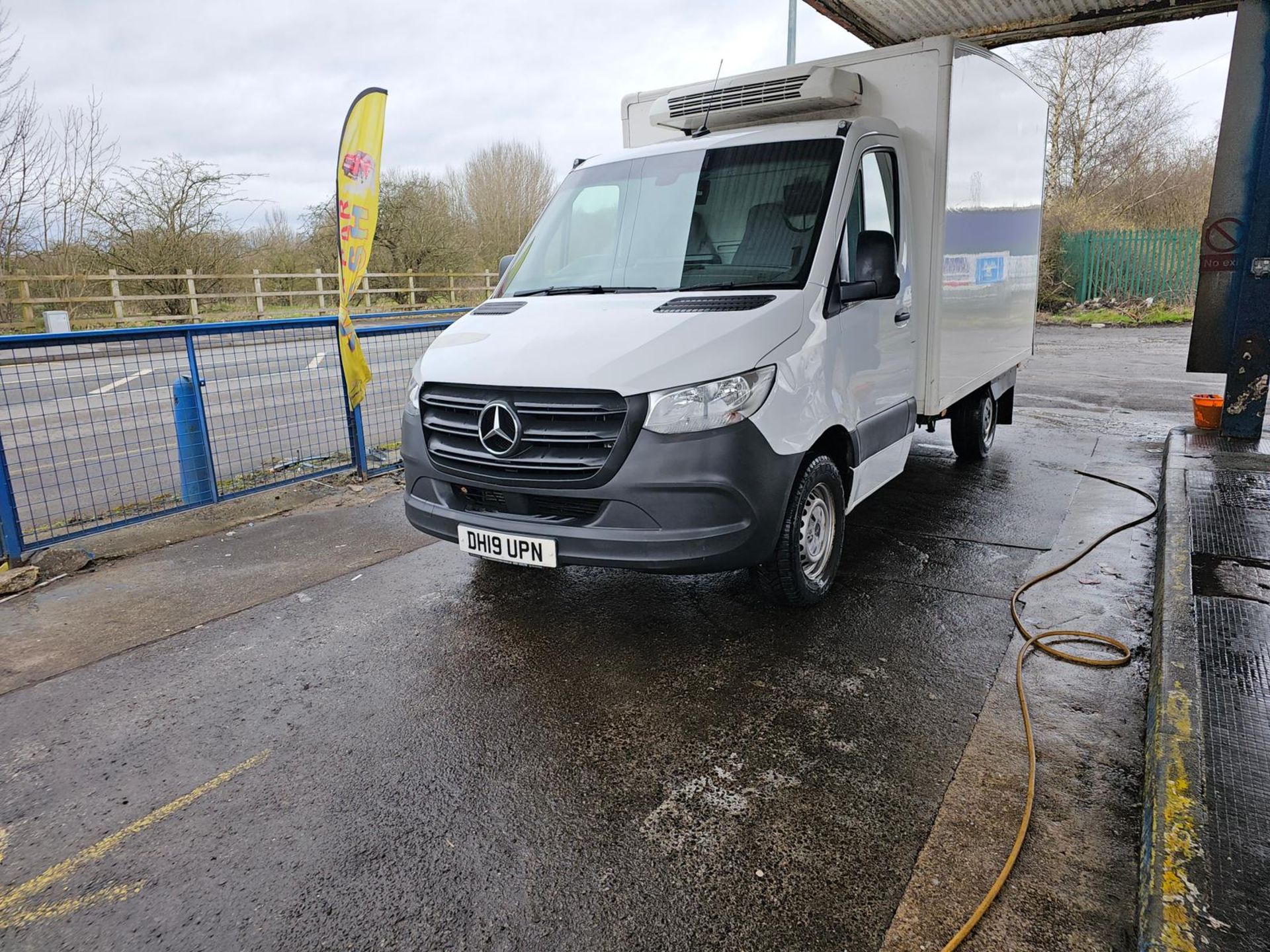 2019 MERCEDES BOX VAN - Image 2 of 9