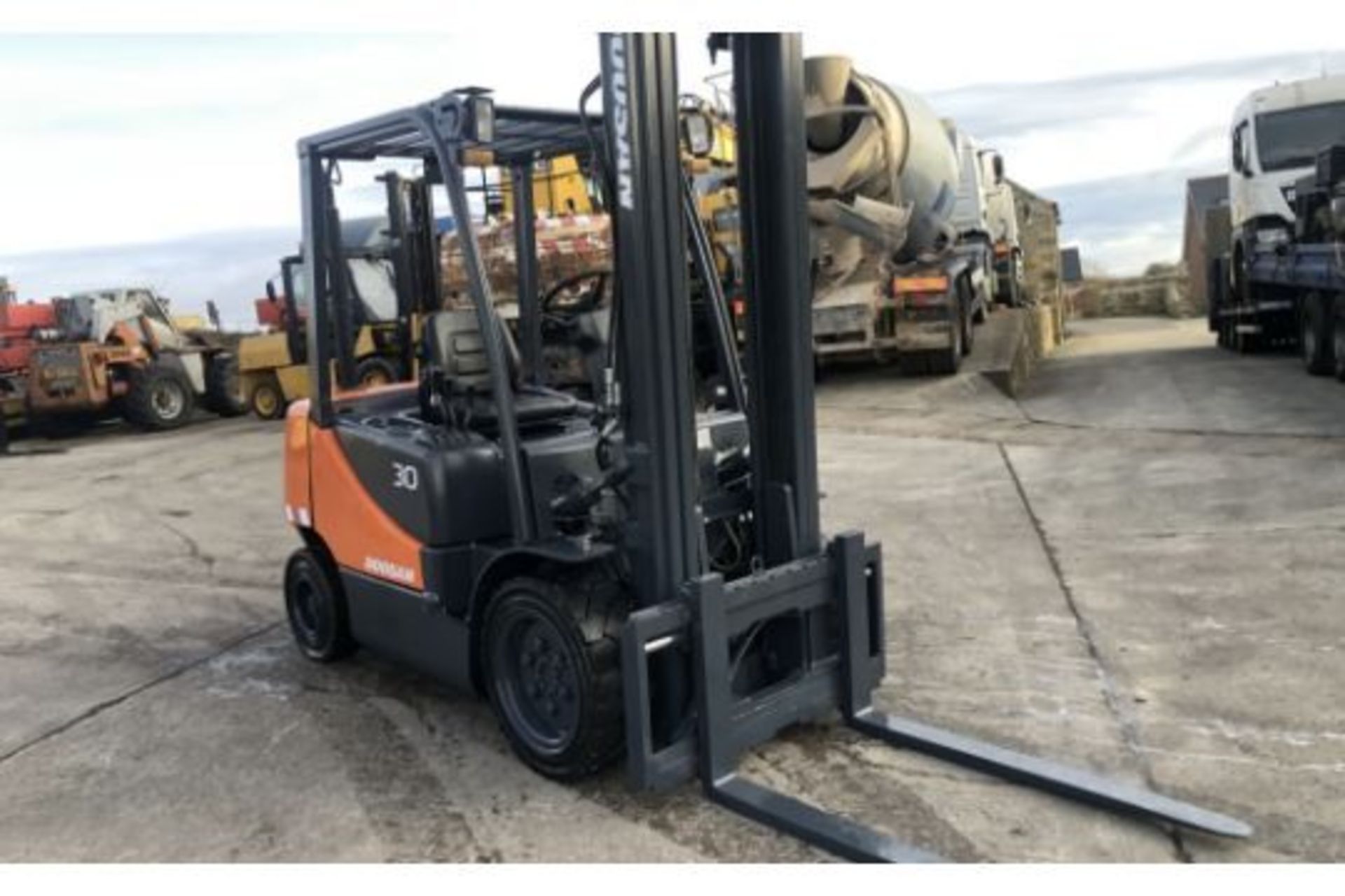 2013 DOOSAN D30S FORKLIFT