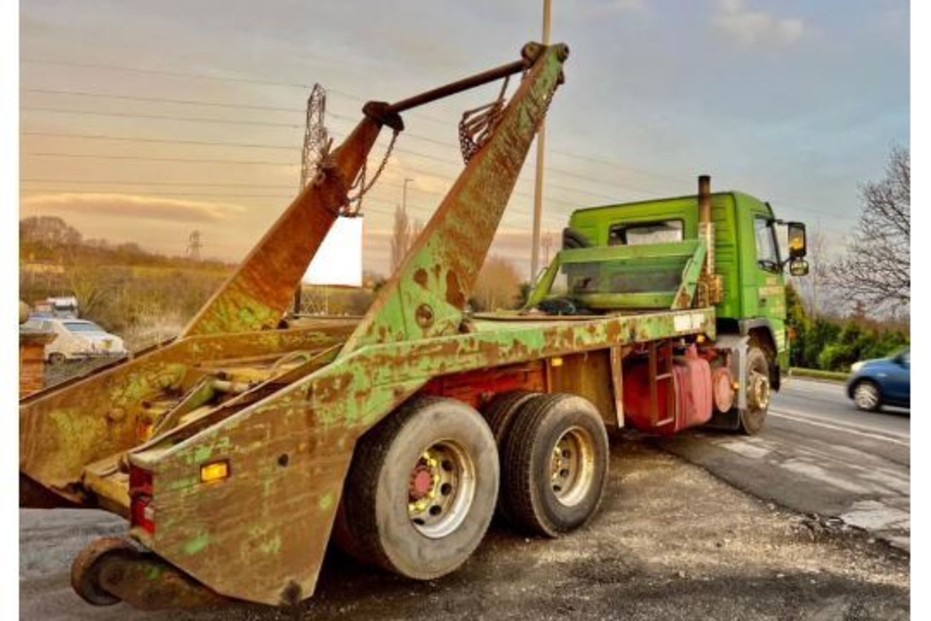 2003 VOLVO FM SKIP LOADER - Image 3 of 8