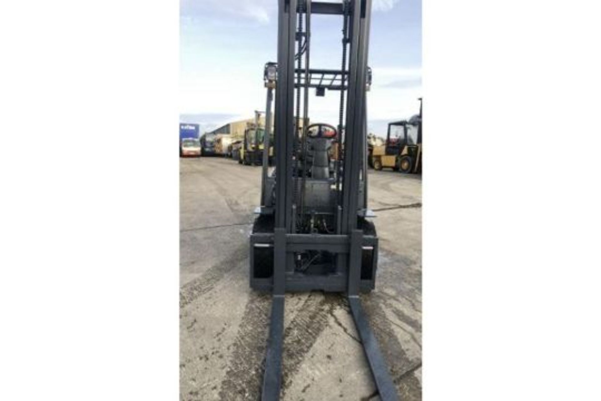 2013 DOOSAN D30S FORKLIFT - Image 5 of 10