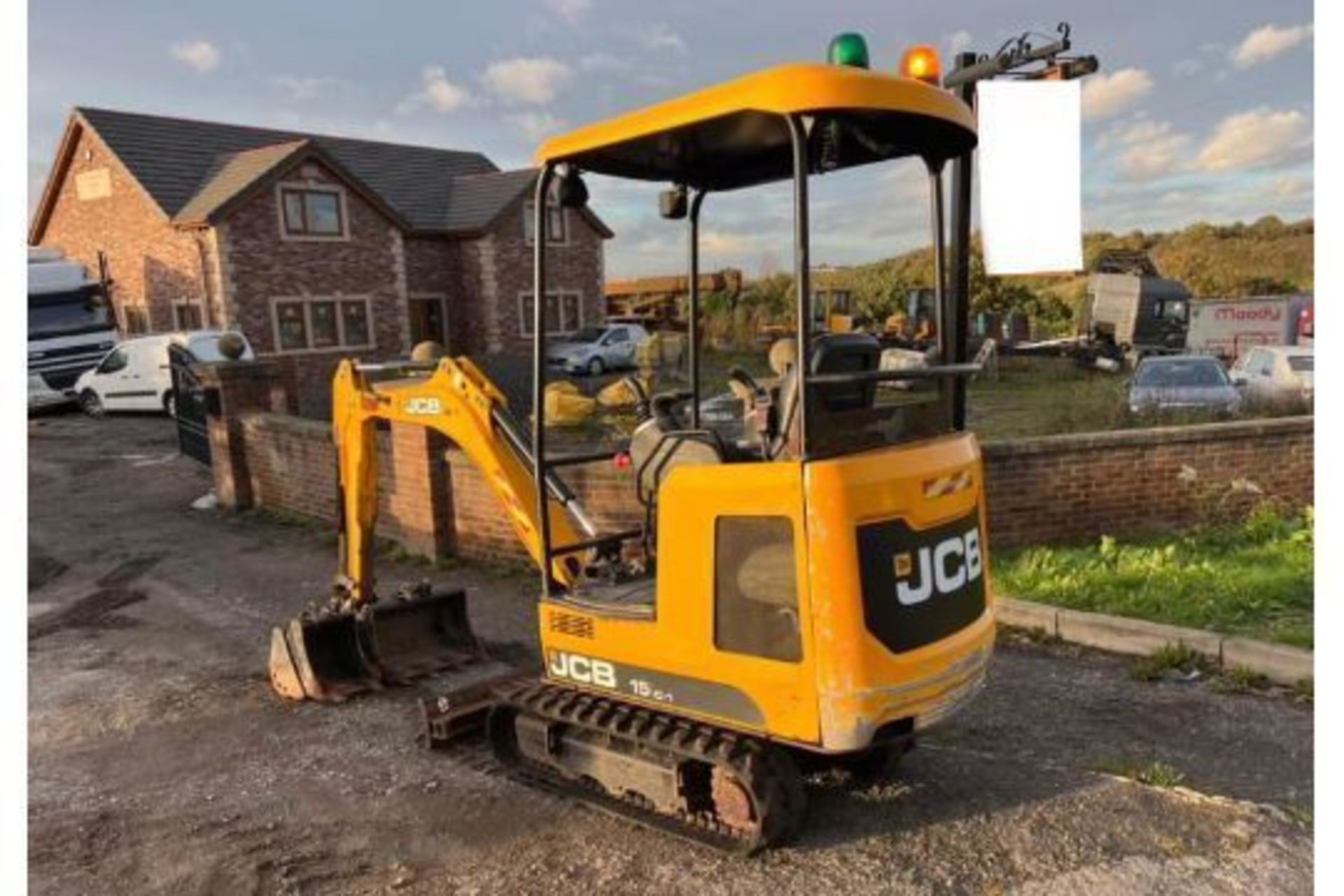 JCB 15C-1 MINI DIGGER. YEAR 2015. - Image 4 of 11