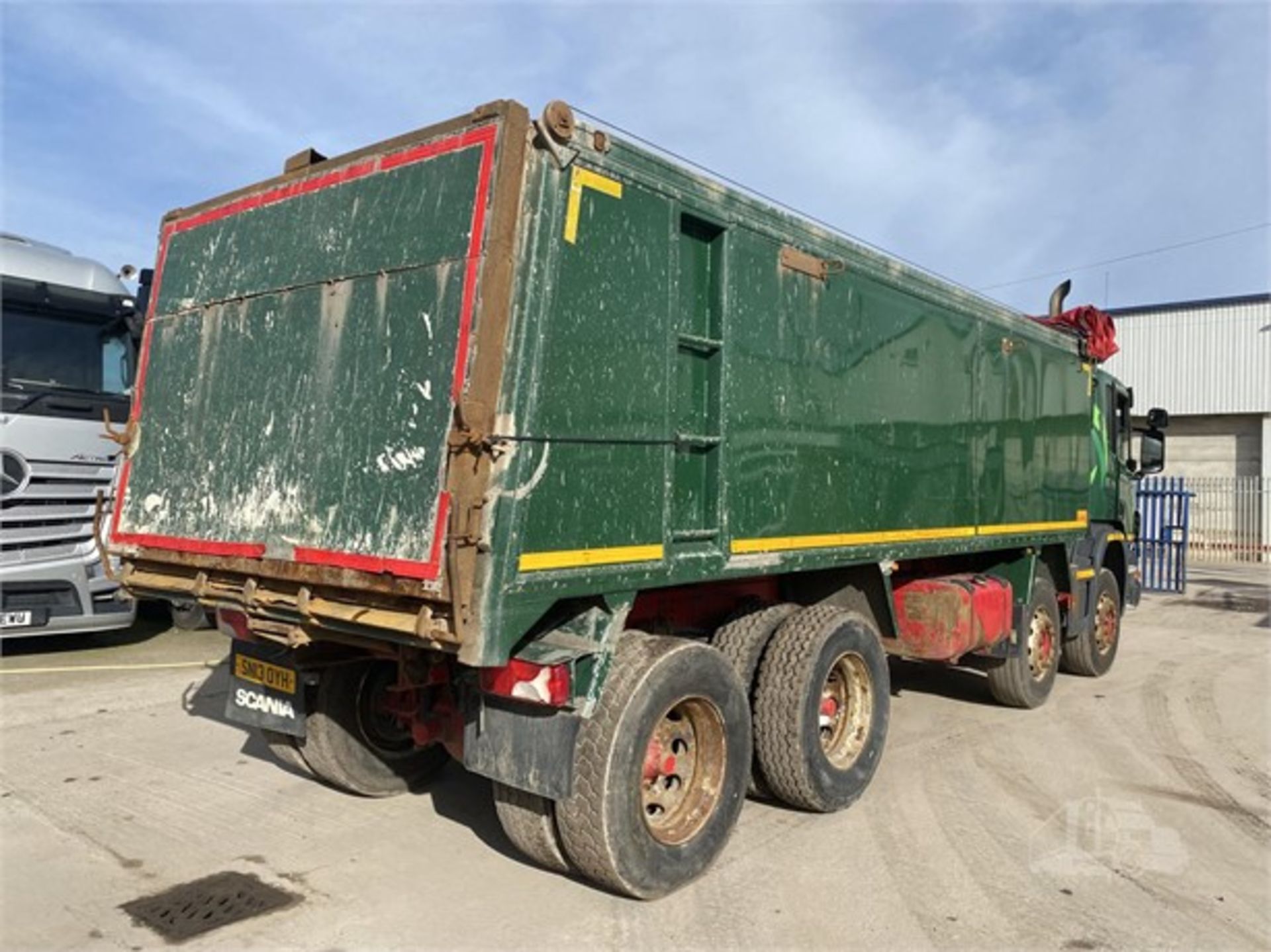 SCANIA P360 TIPPER TRUCK - Image 10 of 17