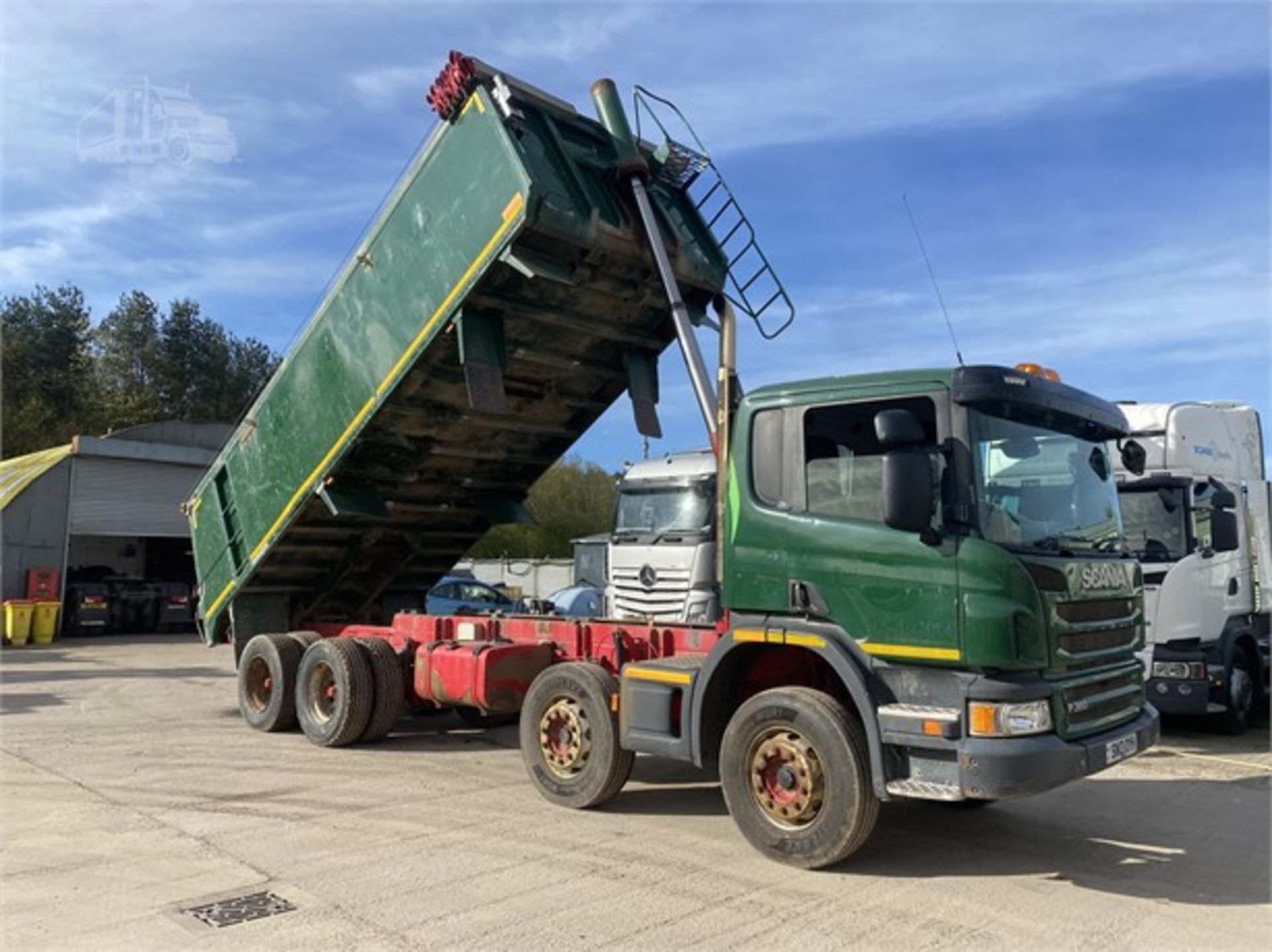 SCANIA P360 TIPPER TRUCK - Image 2 of 17
