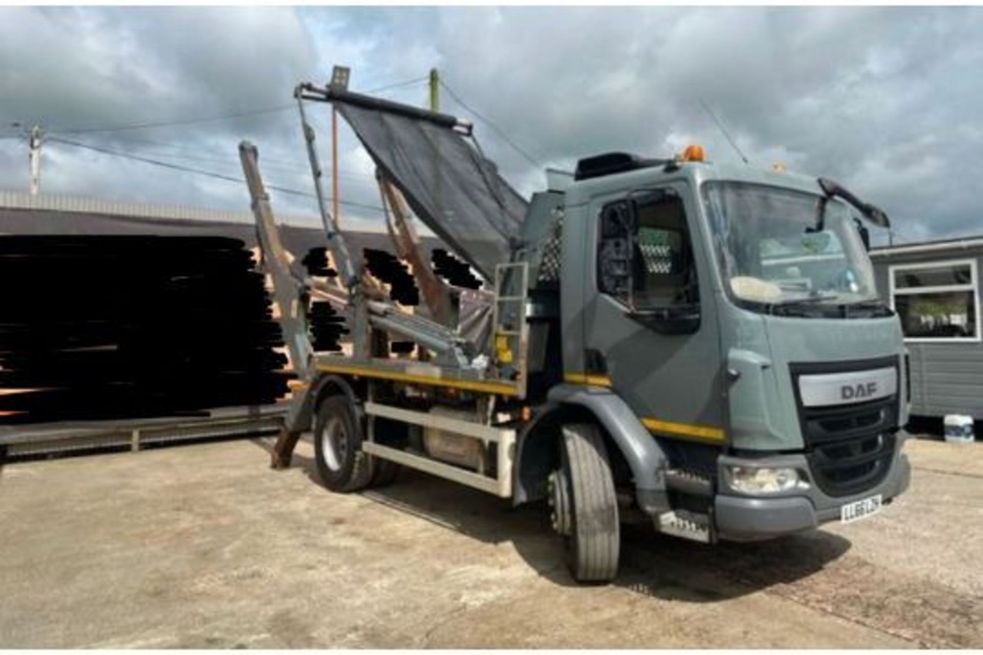 2016 DAF LF55.250 CHAIN LIFT SKIP TRUCK - Image 5 of 23