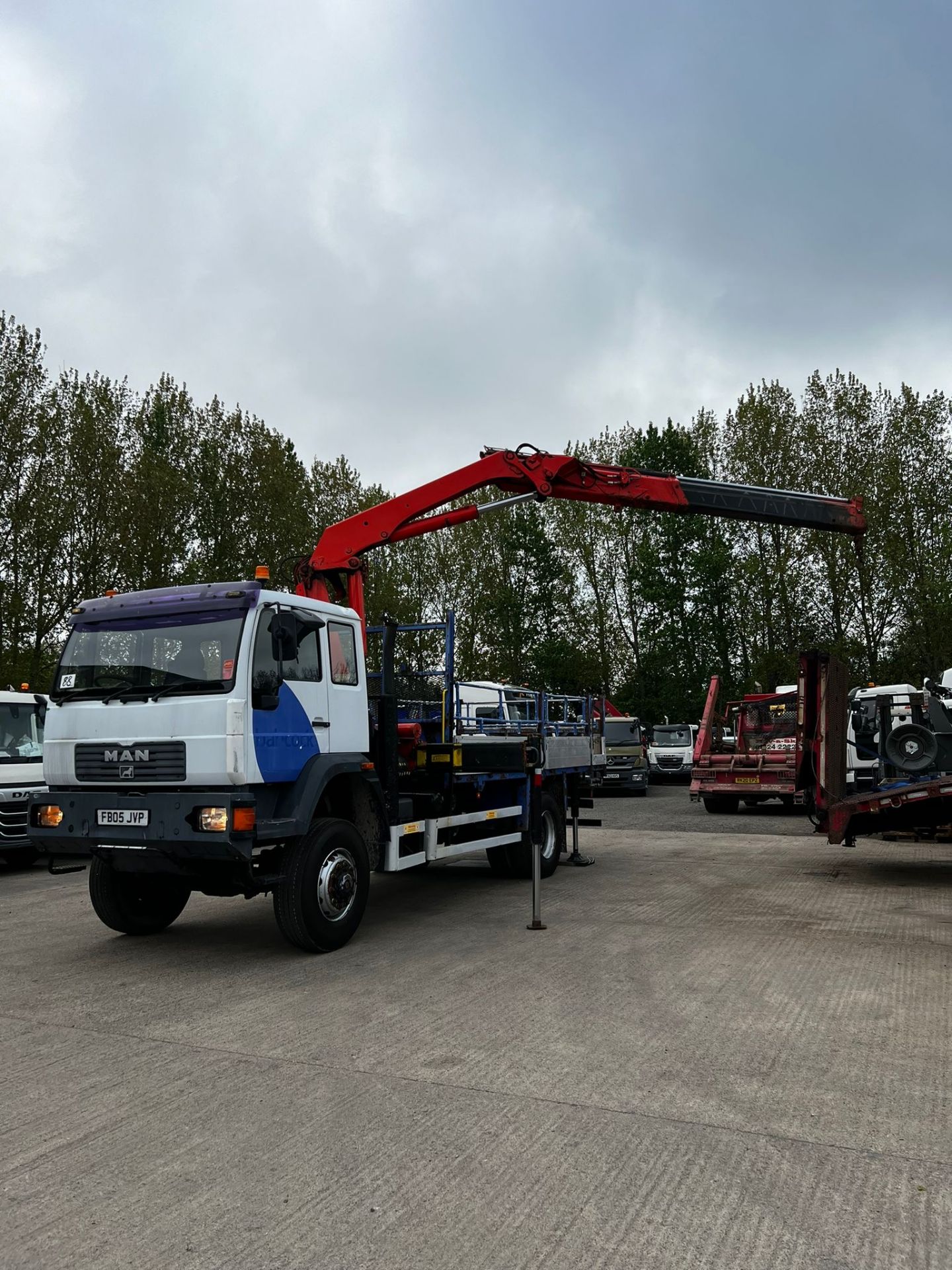 2005 MAN 4X4 TRUCK WITH CRANE - Image 9 of 13