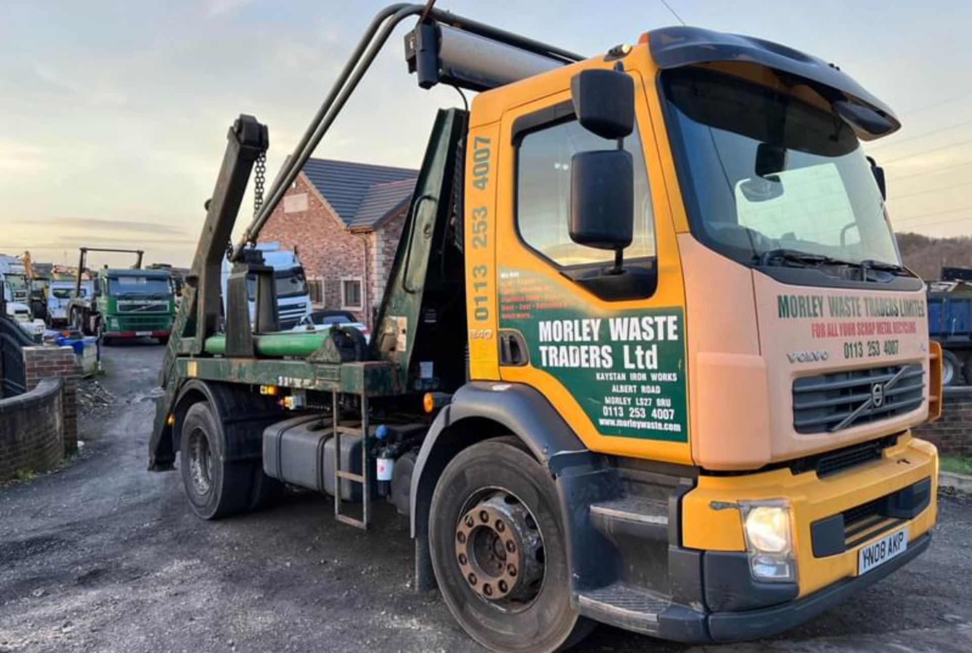 2008 VOLVO FL SKIP LOADER