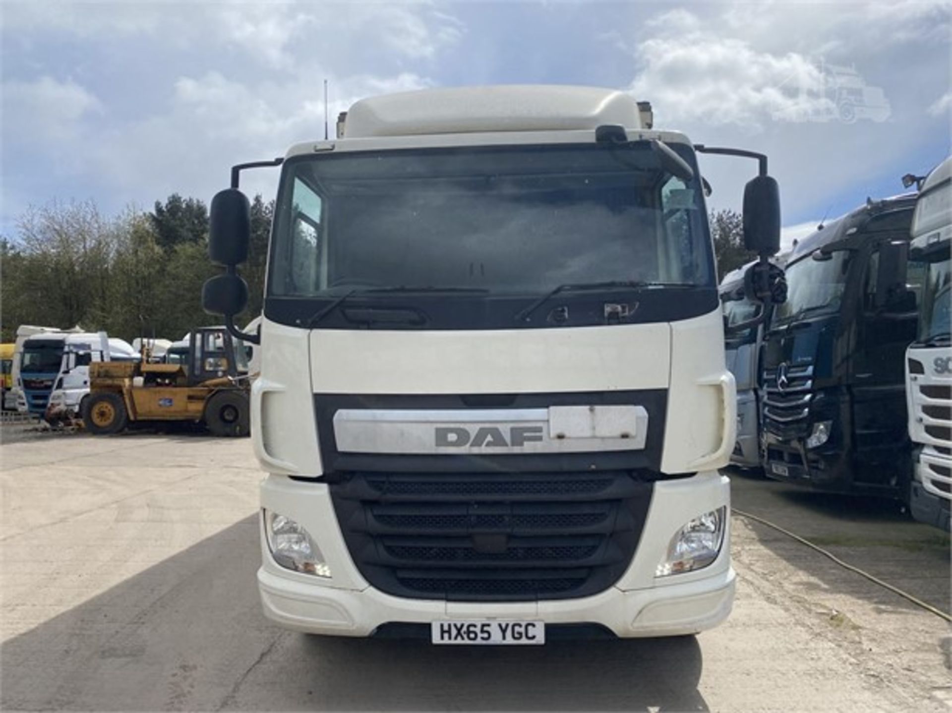 2015 DAF 3F330 - Image 2 of 12