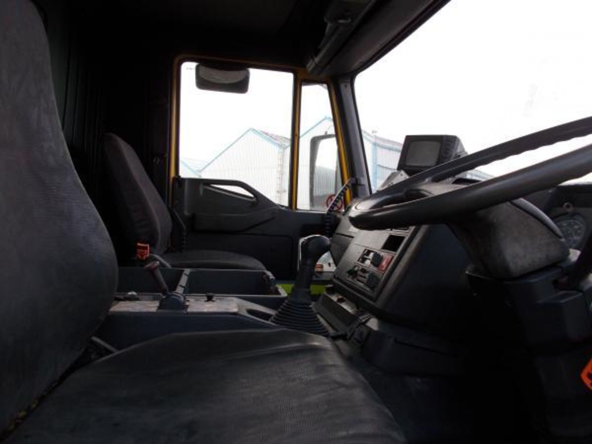 IVECO 320E34 - Image 11 of 16