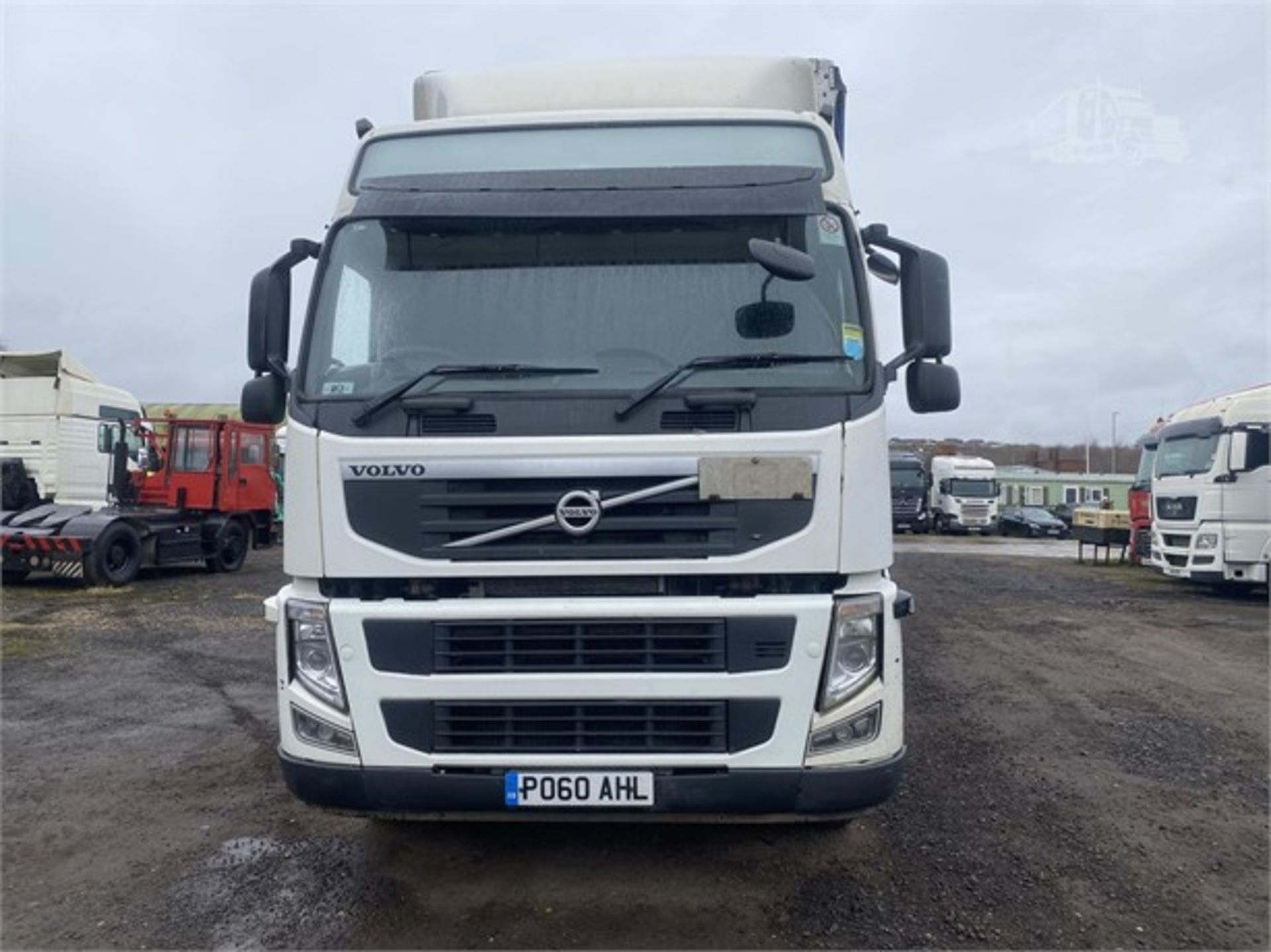 2010 VOLVO FM330 CURTAINSIDER - Bild 2 aus 7