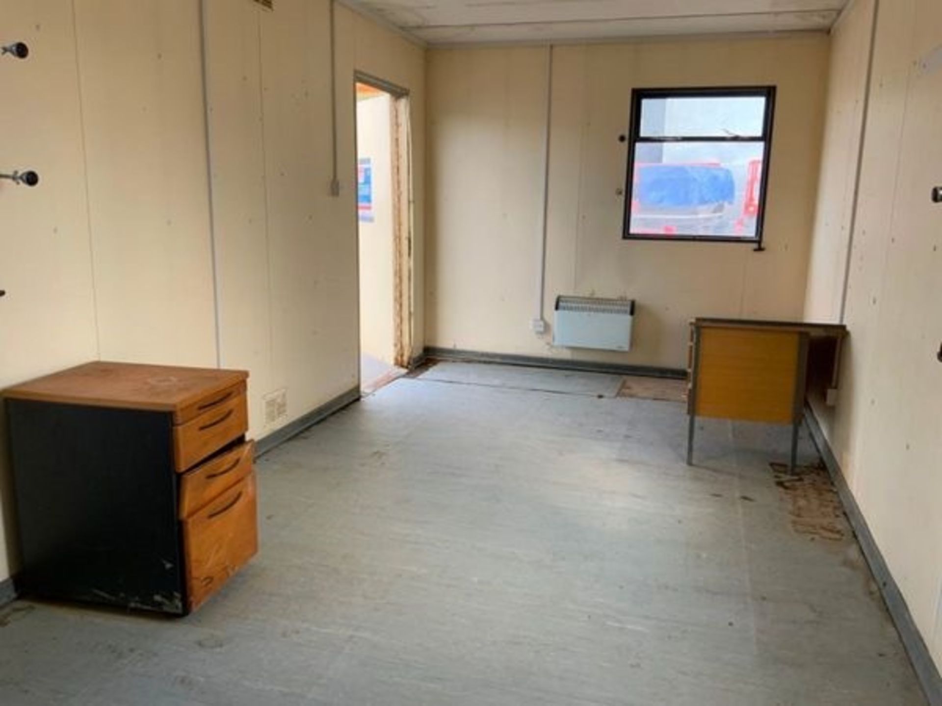 40ft x 10ft CONTAINERISED OFFICE / CHANGING ROOM. - Image 9 of 12