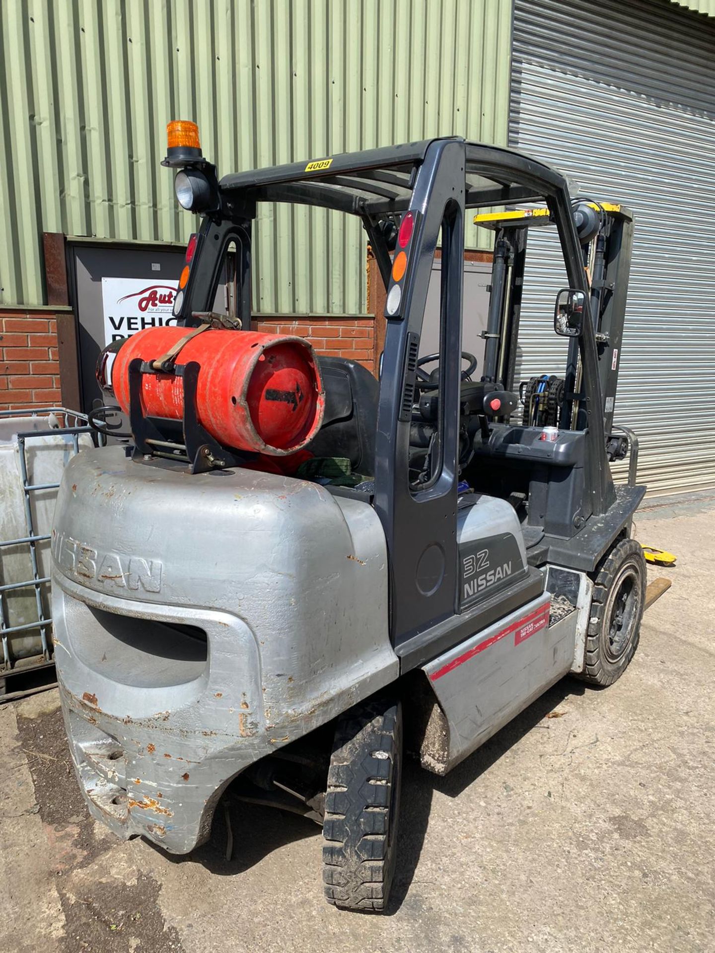 NISSAN 3.2 FORKLIFT - Image 3 of 11