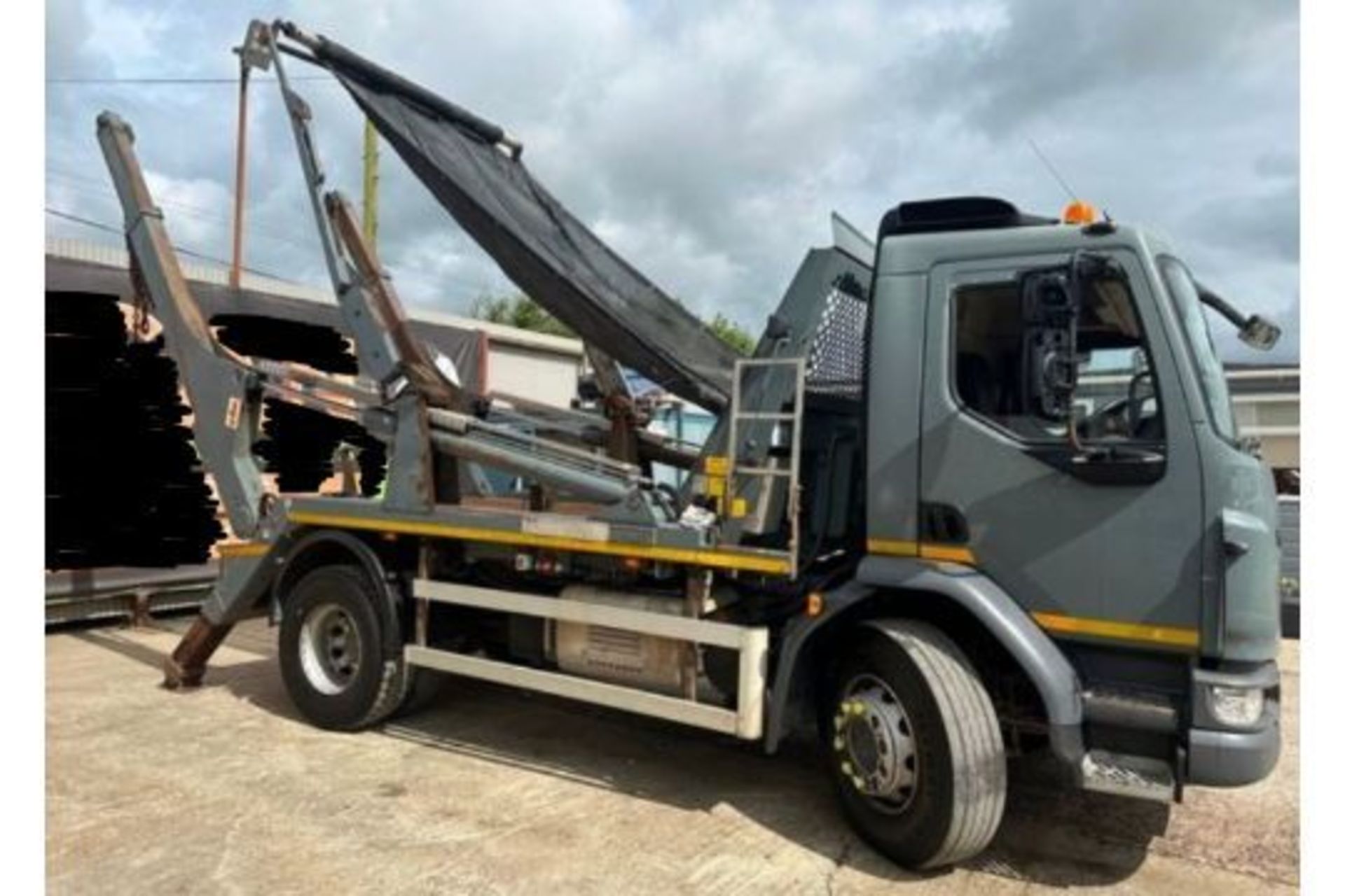 2016 DAF LF55.250 CHAIN LIFT SKIP TRUCK - Image 8 of 23