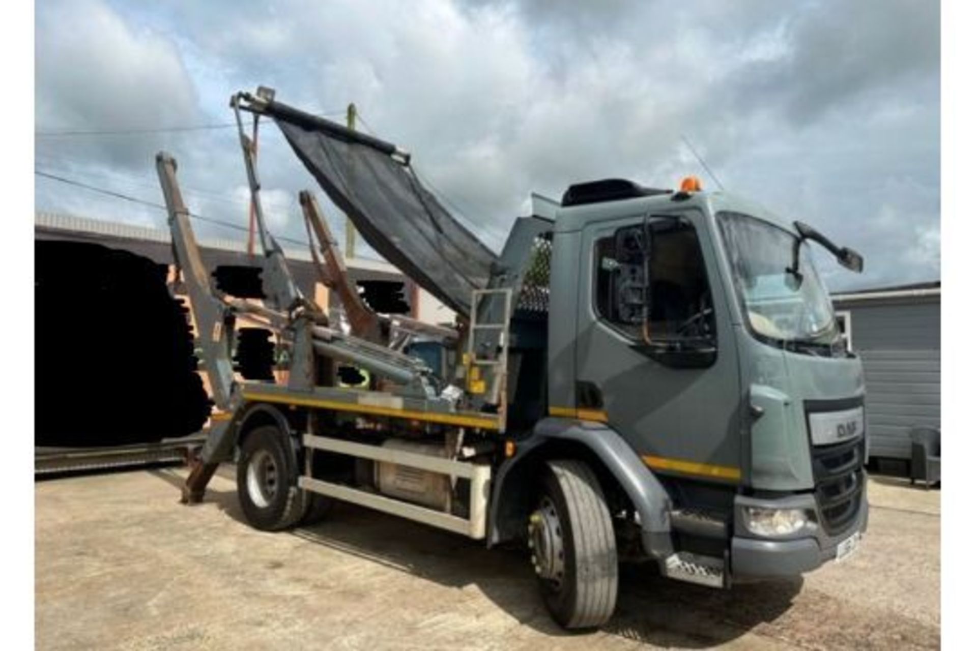 2016 DAF LF55.250 CHAIN LIFT SKIP TRUCK - Image 6 of 23