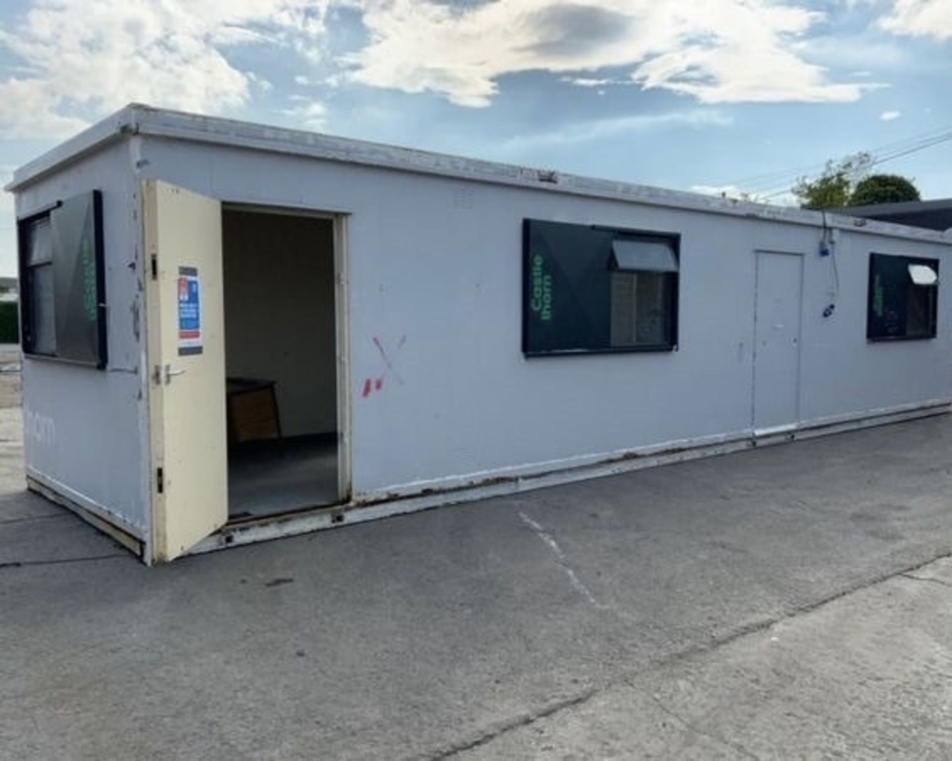 40ft x 10ft CONTAINERISED OFFICE / CHANGING ROOM. - Image 6 of 12