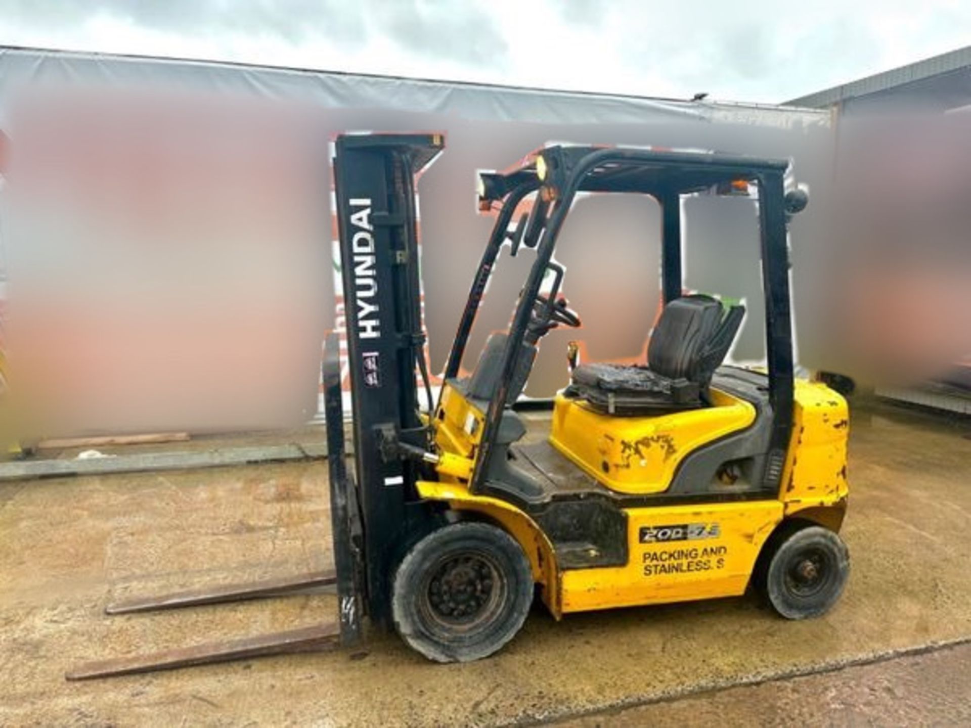 2011 HYDUNDAI 2 TON FORKLIFT - Image 3 of 17