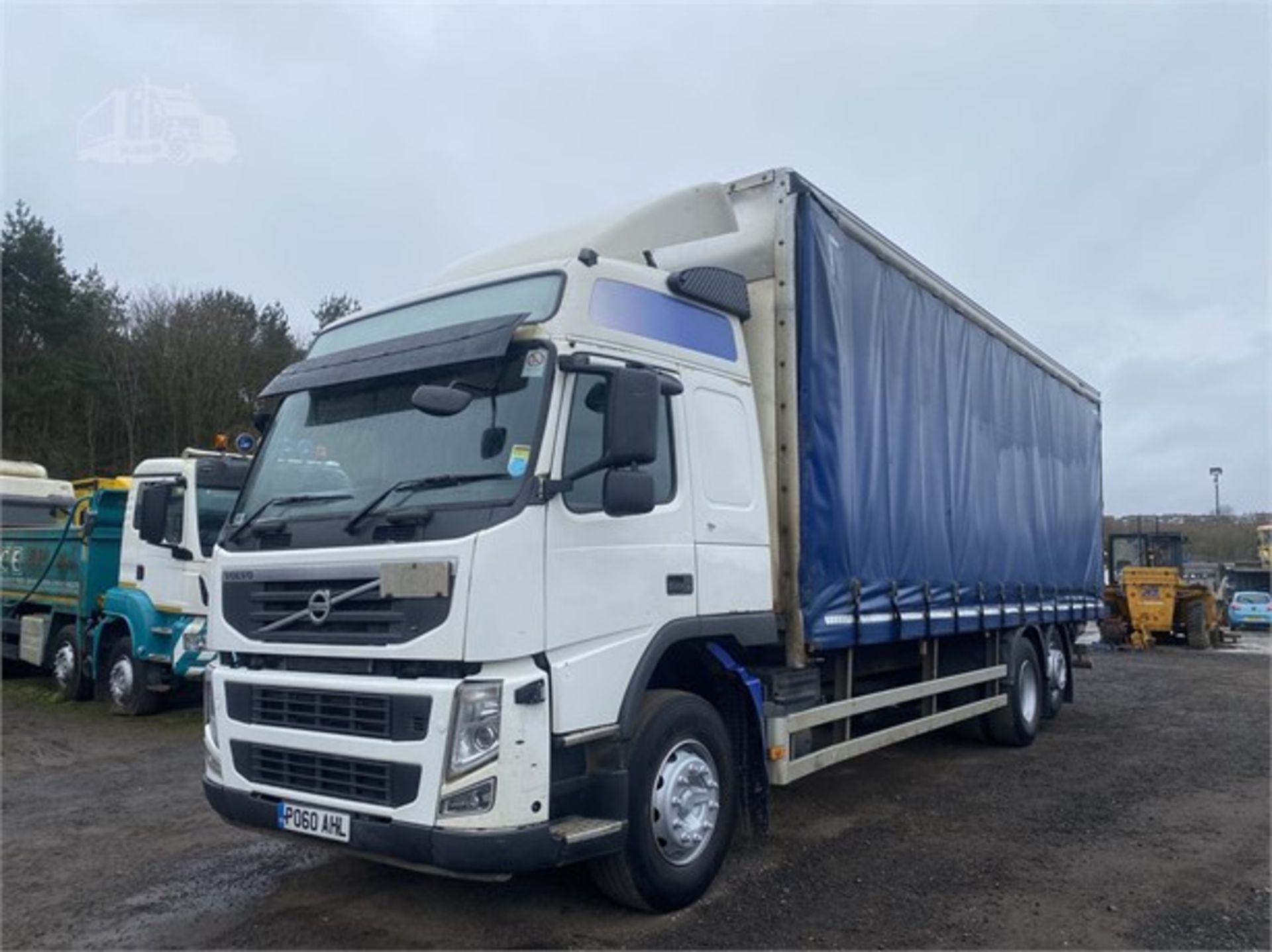 2010 VOLVO FM330 CURTAINSIDER