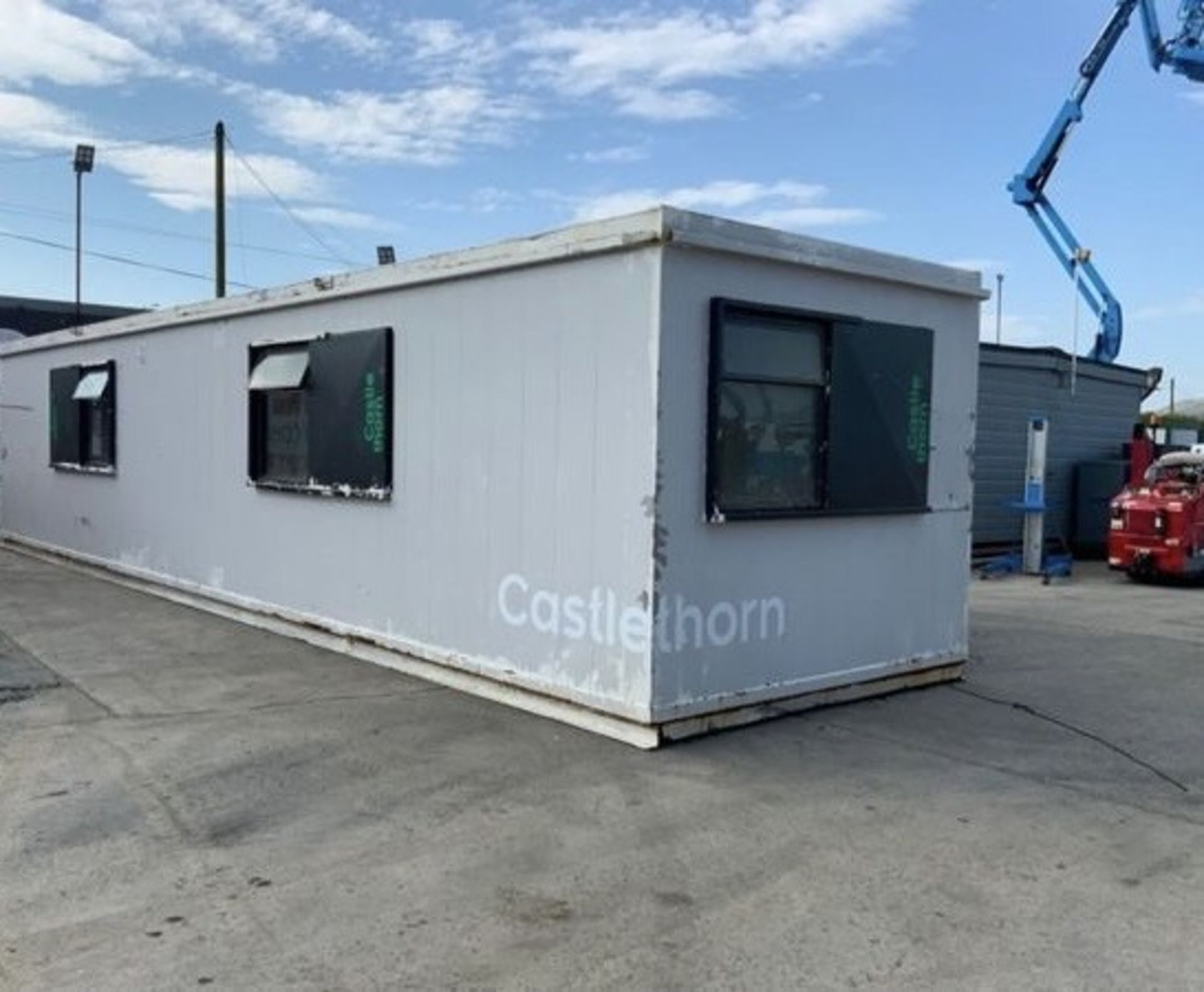 40ft x 10ft CONTAINERISED OFFICE / CHANGING ROOM. - Image 5 of 12