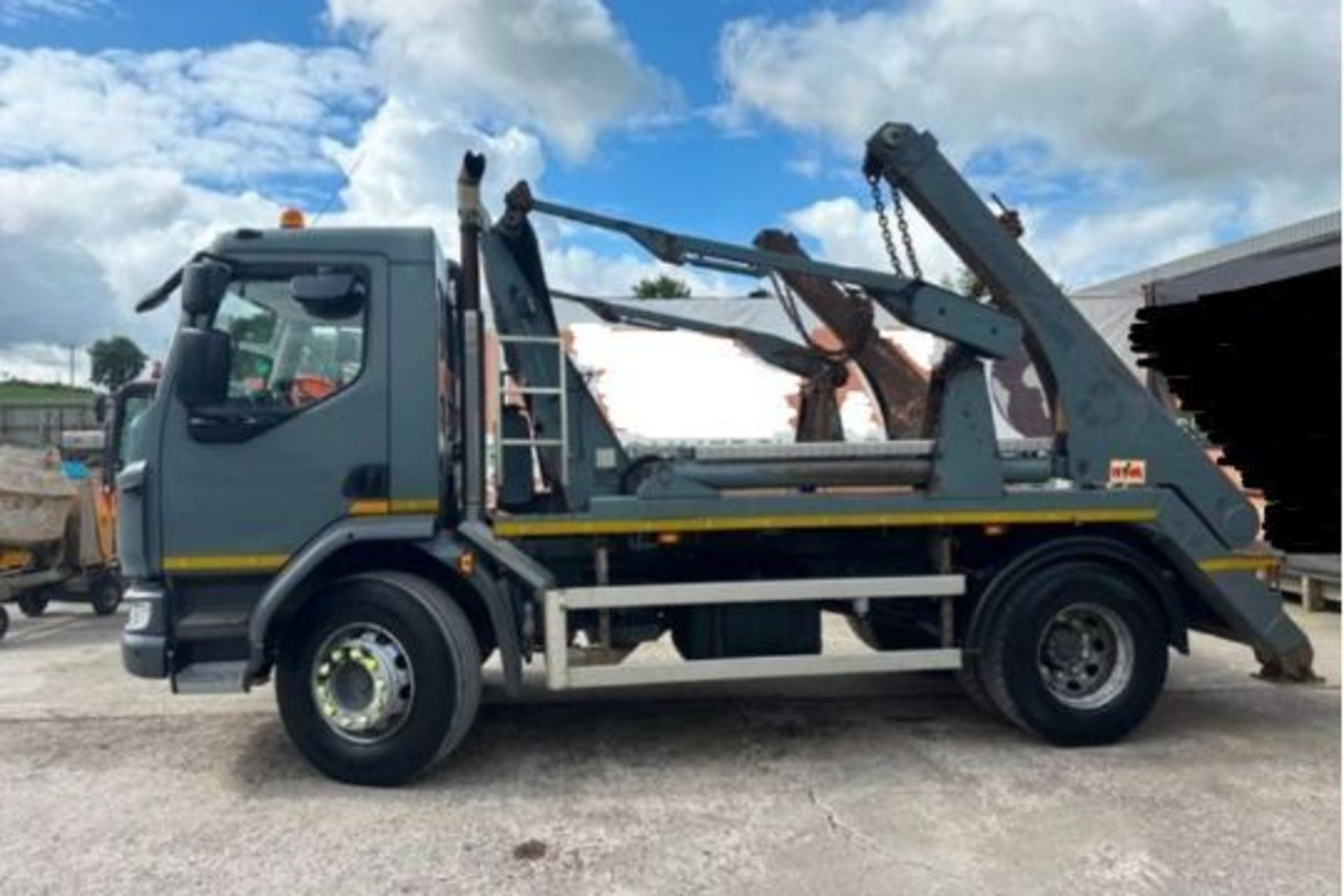 2016 DAF LF55.250 CHAIN LIFT SKIP TRUCK - Image 16 of 23