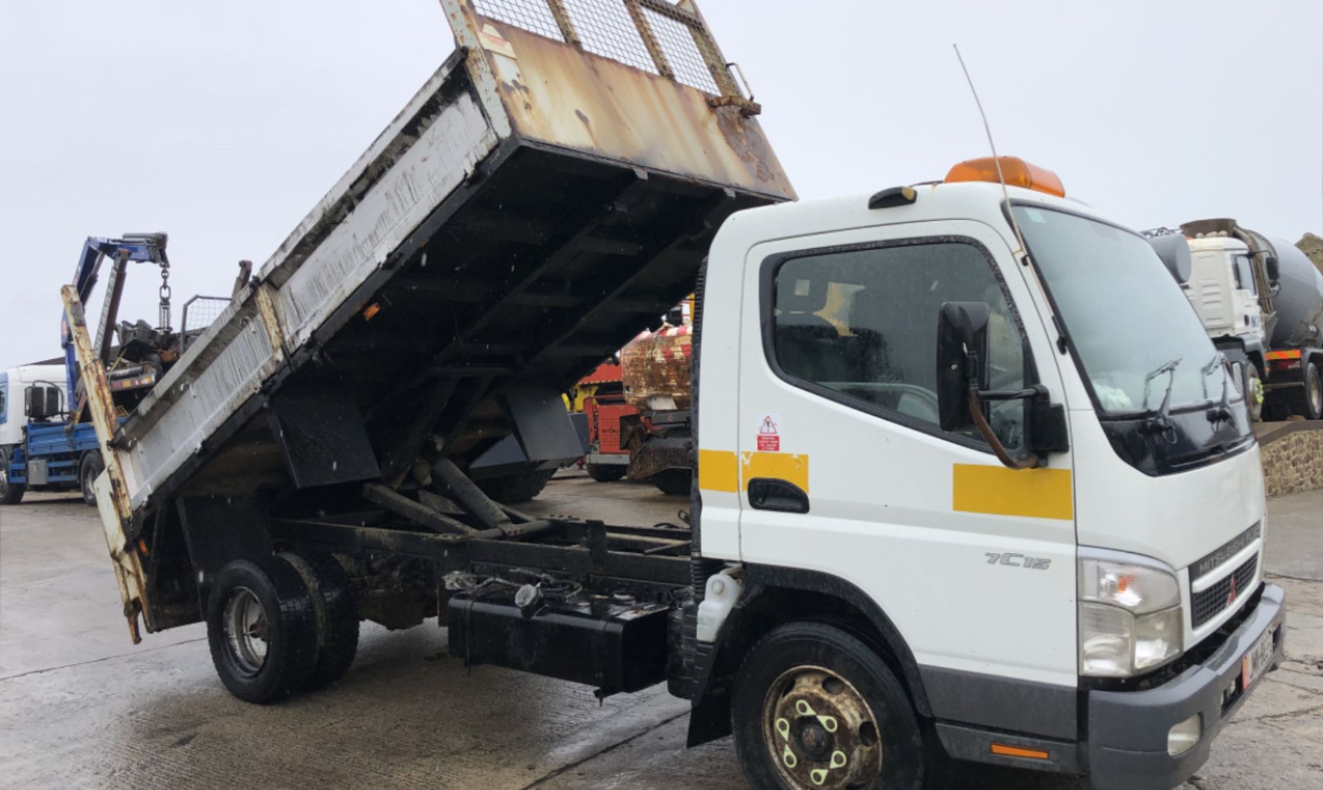 2007 MITSHUBISHI CANTER 7C15 TIPPER