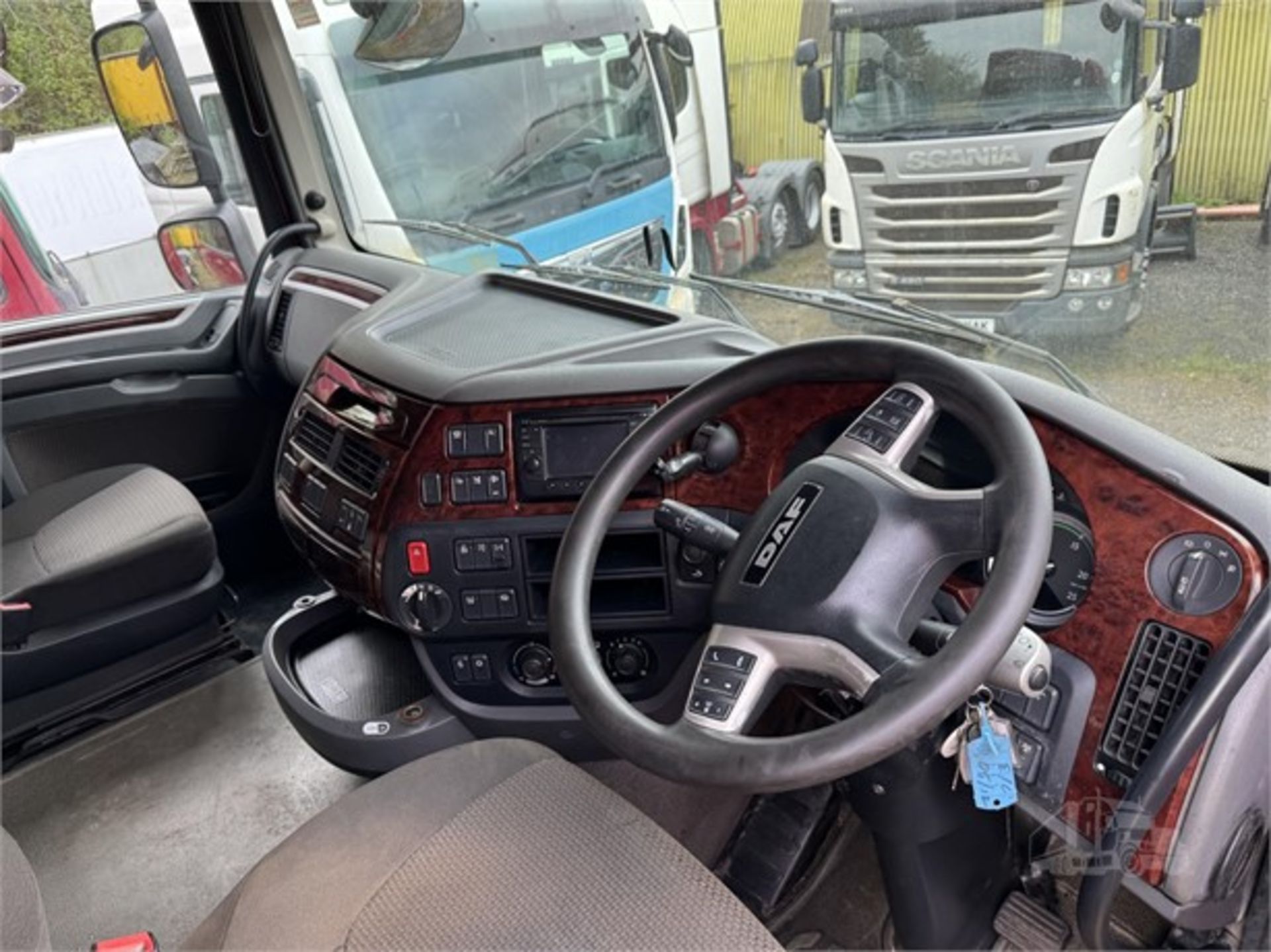 2015 DAF XF105.460 - Bild 9 aus 13