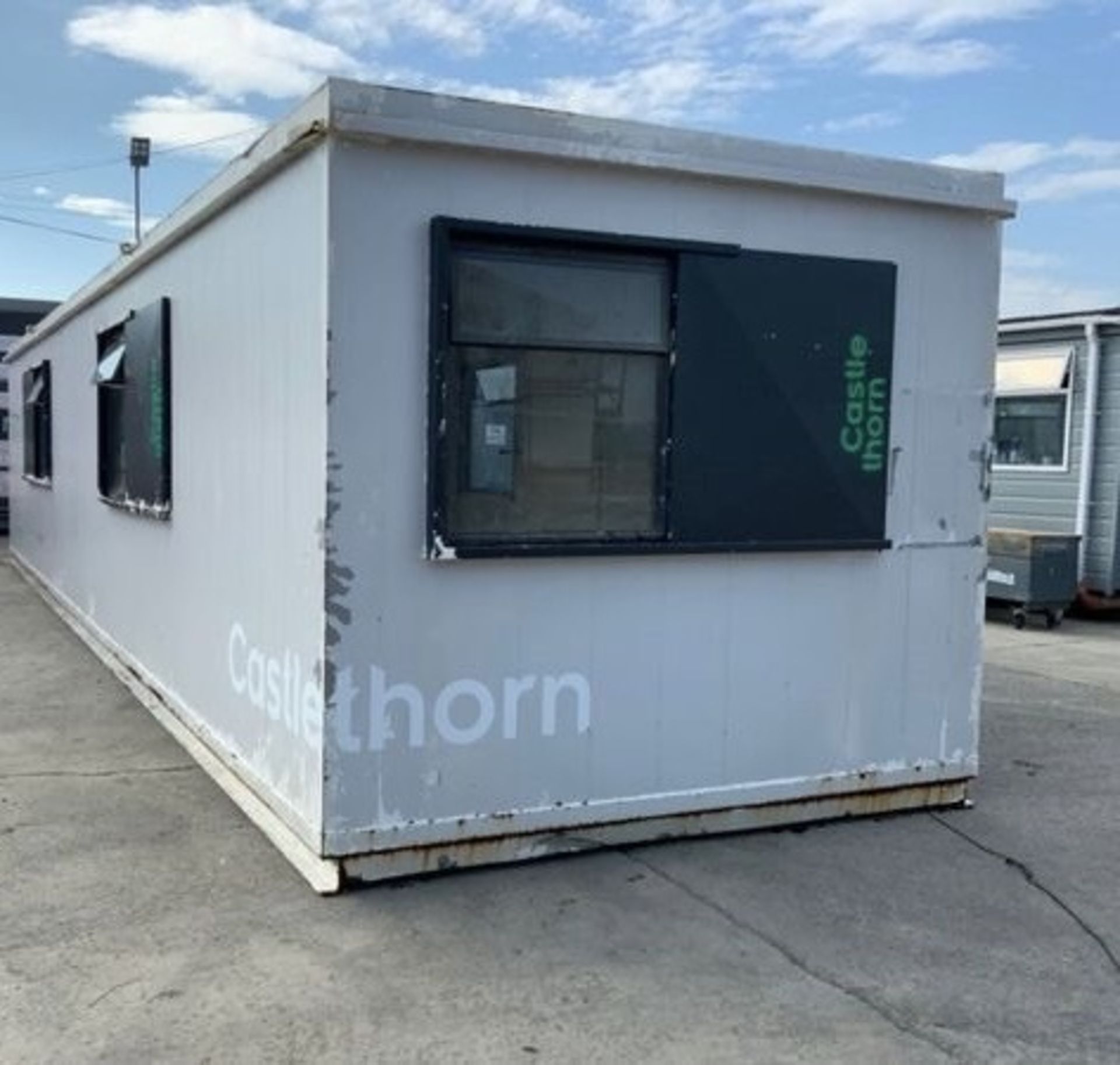 40ft x 10ft CONTAINERISED OFFICE / CHANGING ROOM. - Image 4 of 12