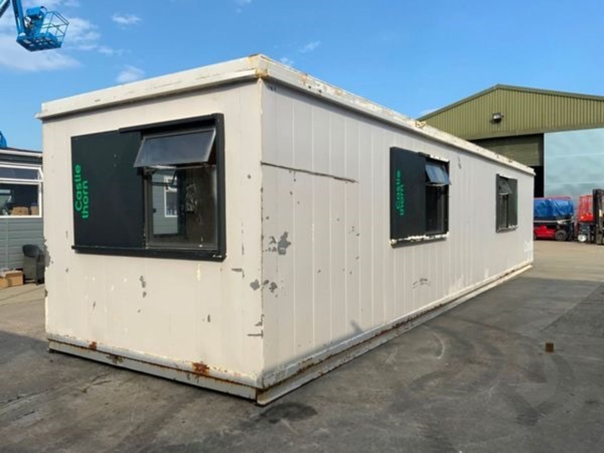 40ft x 10ft CONTAINERISED OFFICE / CHANGING ROOM. - Image 7 of 12