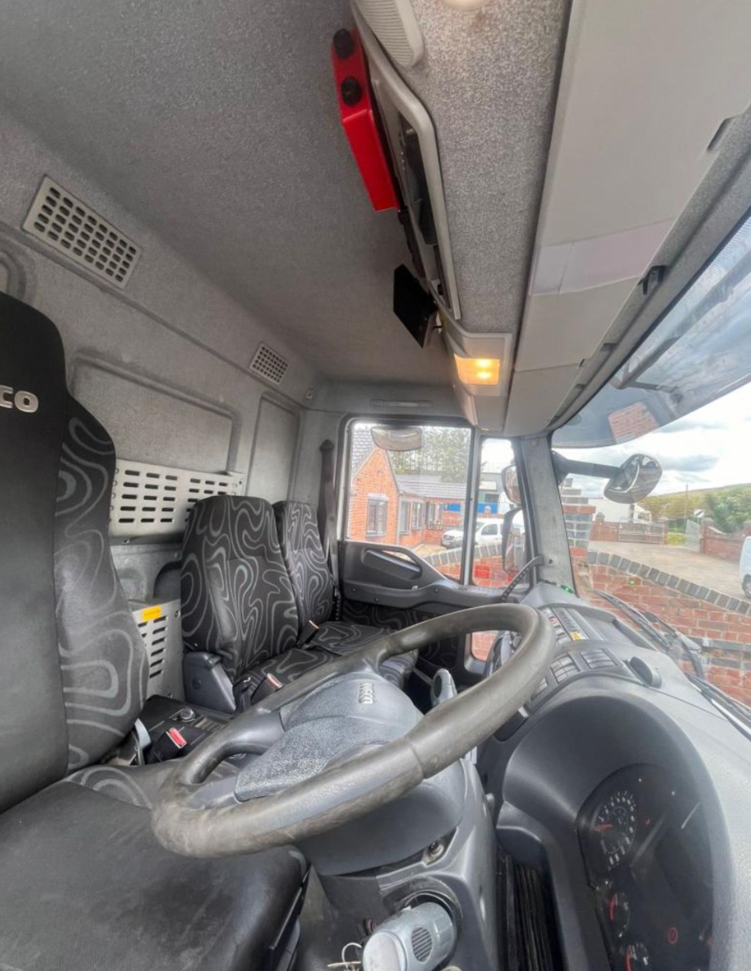 2014 IVECO 180E25 - Image 9 of 11