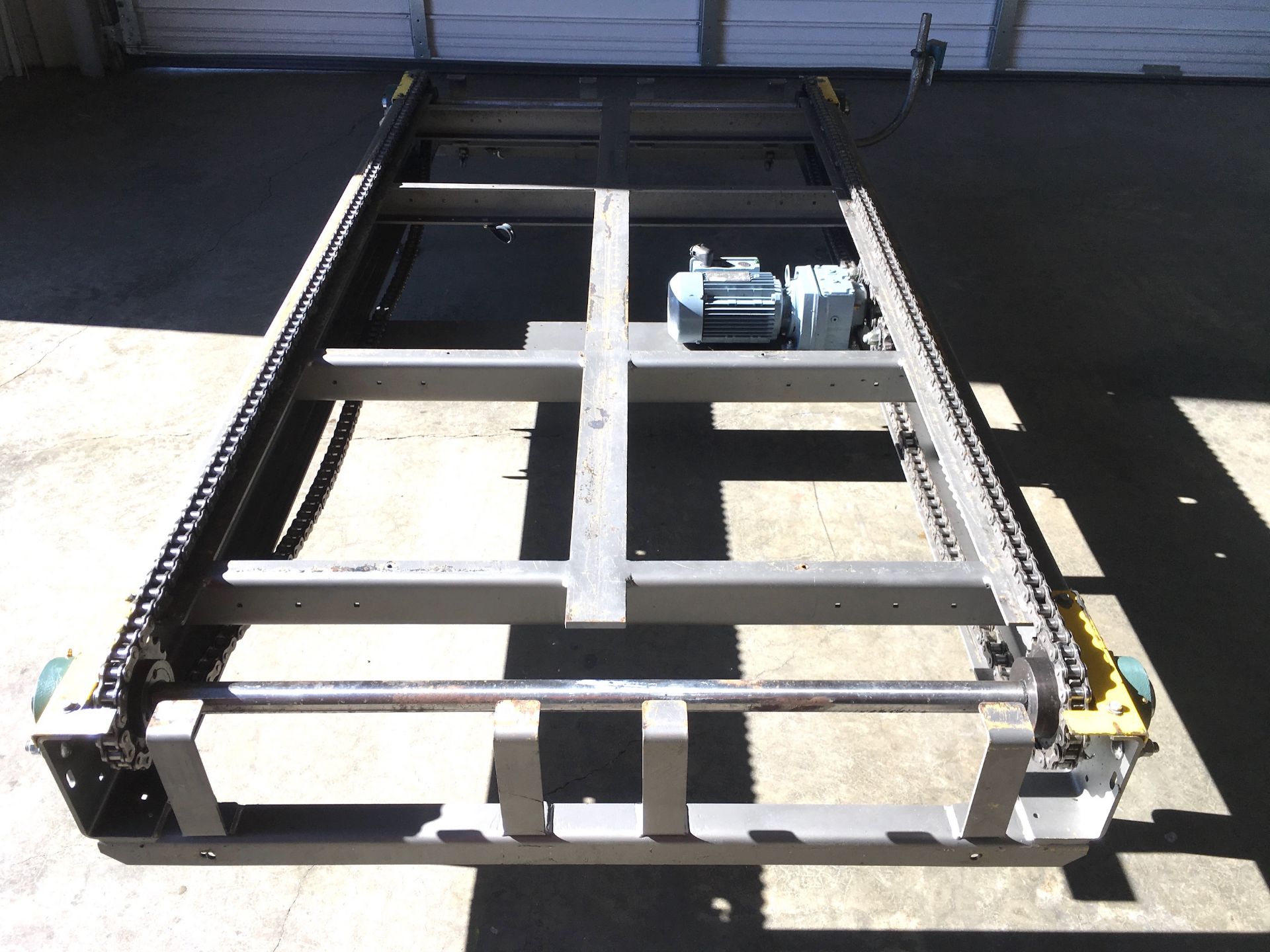 Priority One Chain Pallet Conveyor - Image 4 of 6