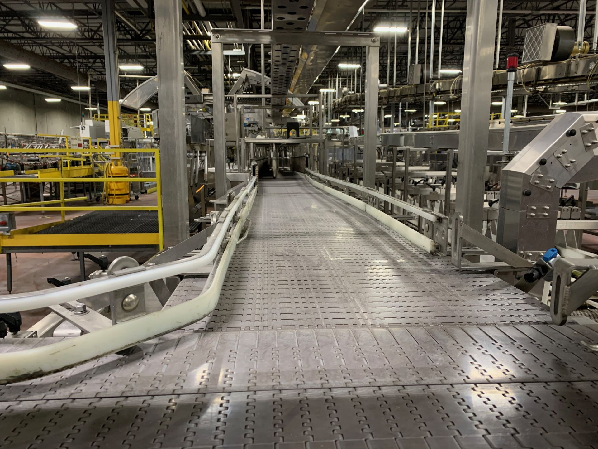 Infeed Mass Flow Conveyor to Jones Cartoner - Image 7 of 11