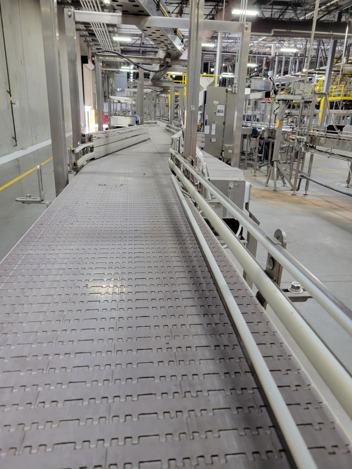 Mass Flow Conveyor from Accumulation Table to Single Filer - Image 4 of 11