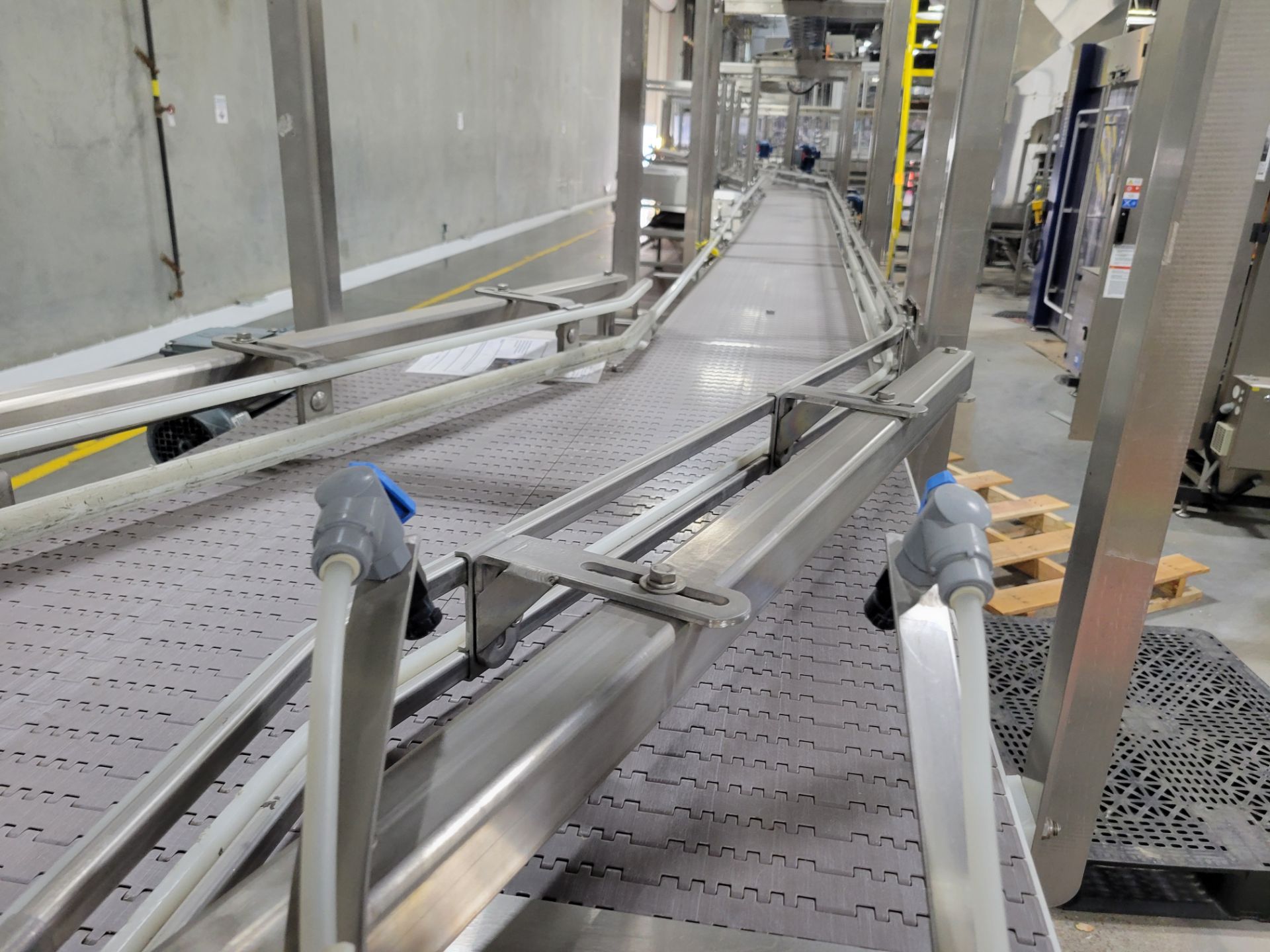 Mass Flow Conveyor from Accumulation Table to Single Filer - Image 8 of 11