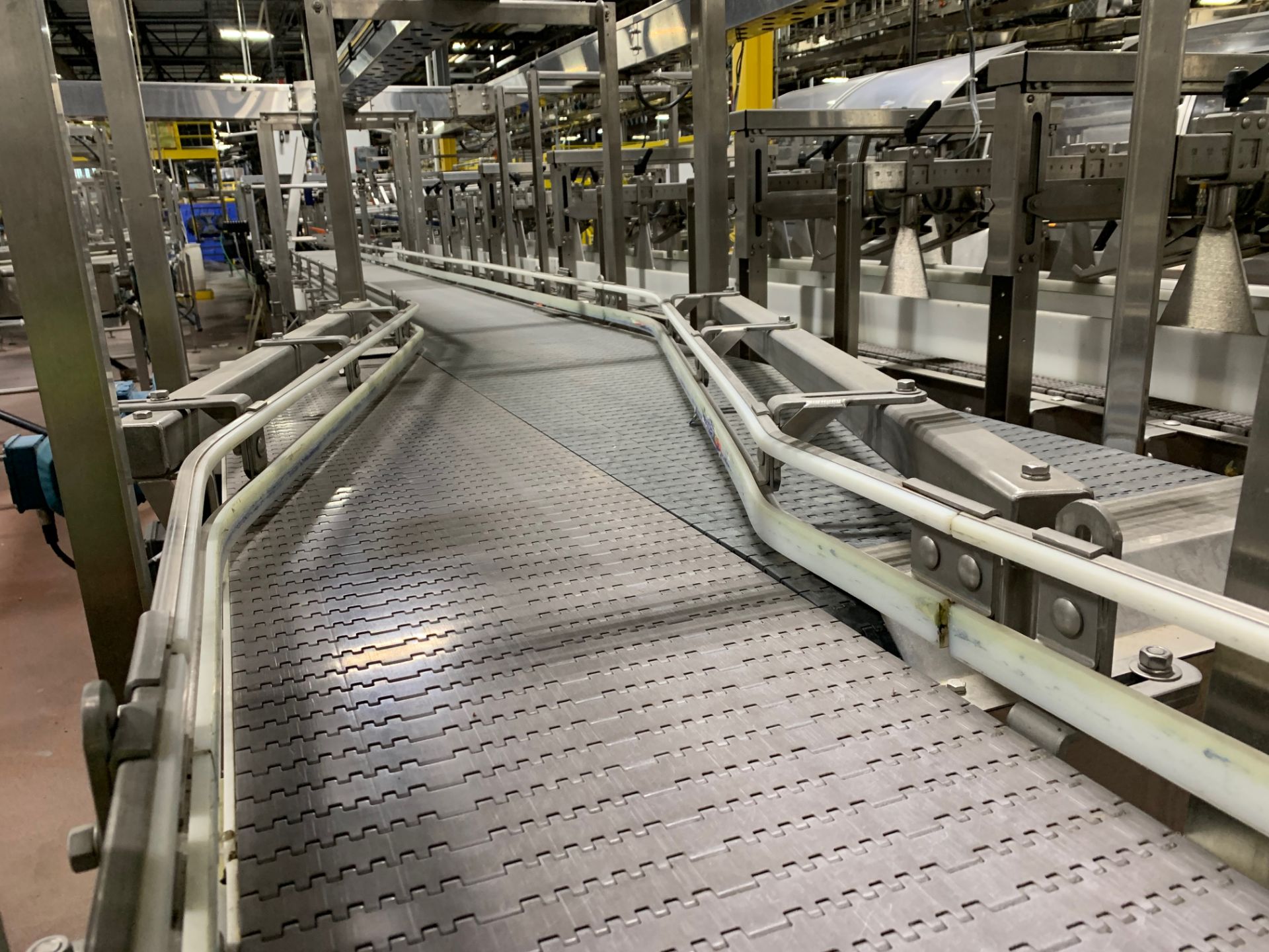 Infeed Mass Flow Conveyor to Krones Traypacker - Image 6 of 14