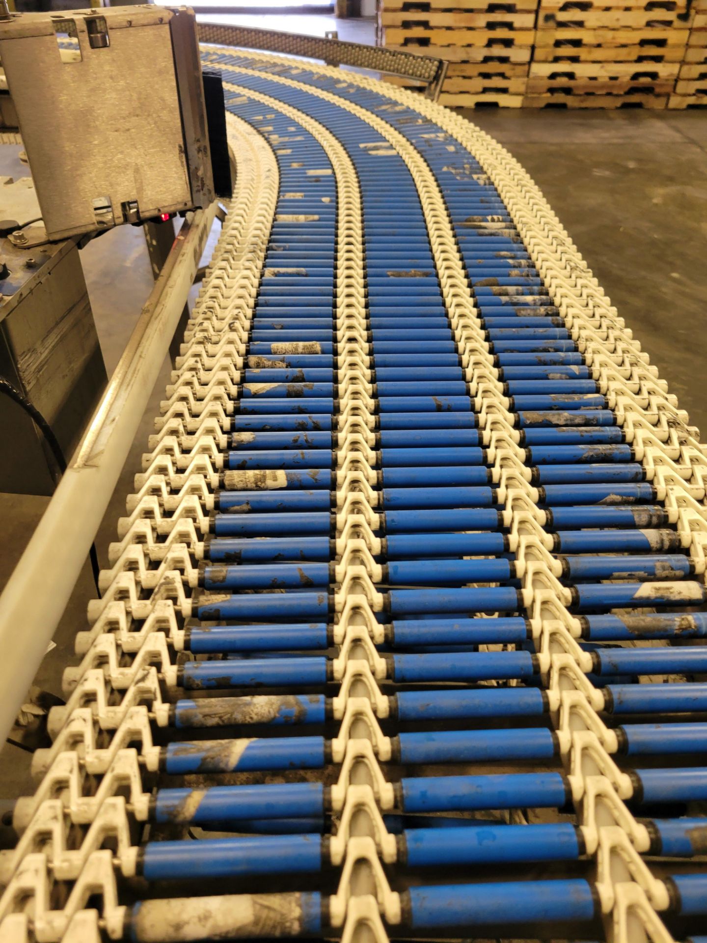 Conveyor to Palletizer - Image 2 of 4