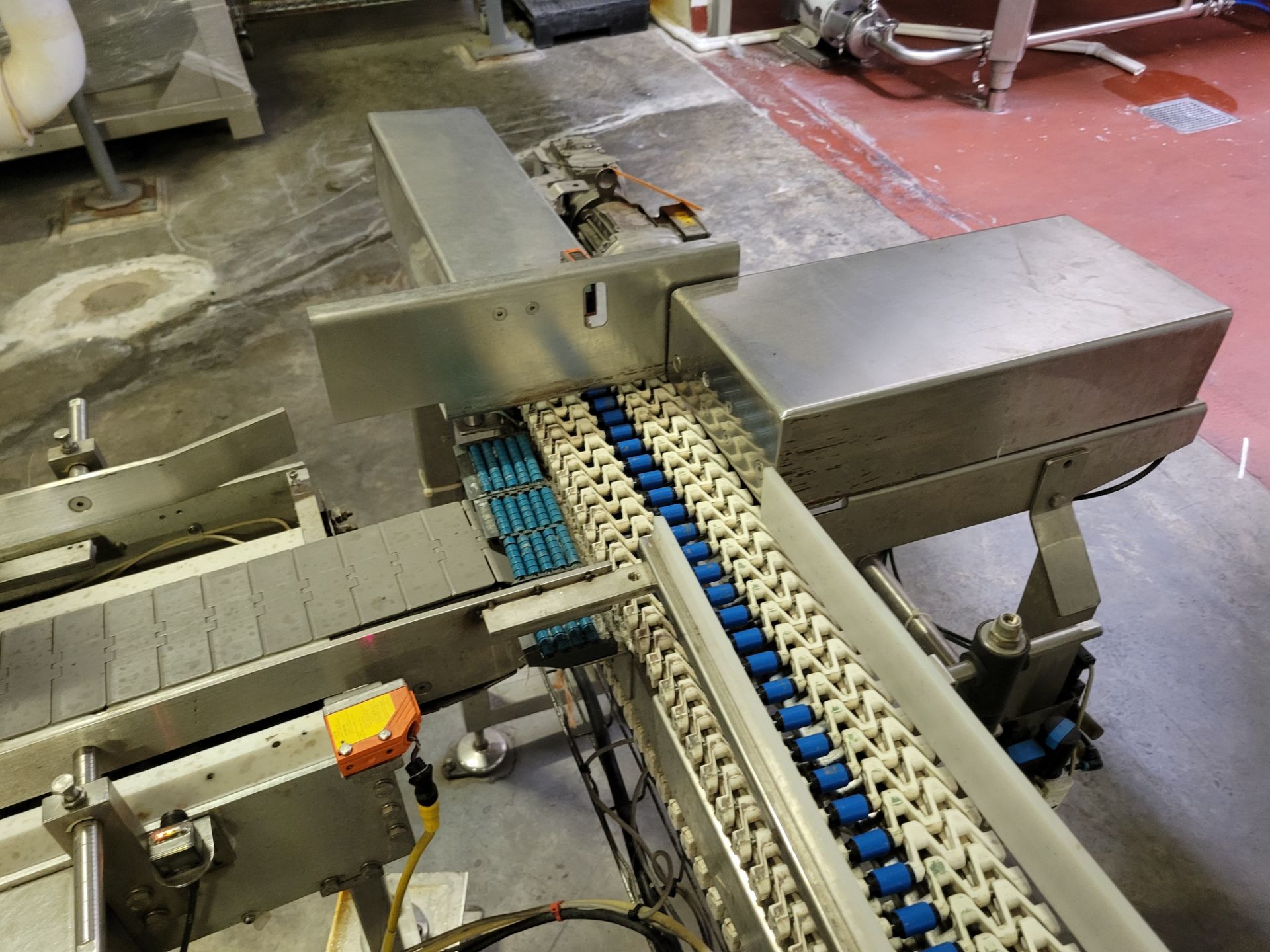 Conveyor from Checkweigher to Arpac Shrink Wrapper - Image 16 of 17