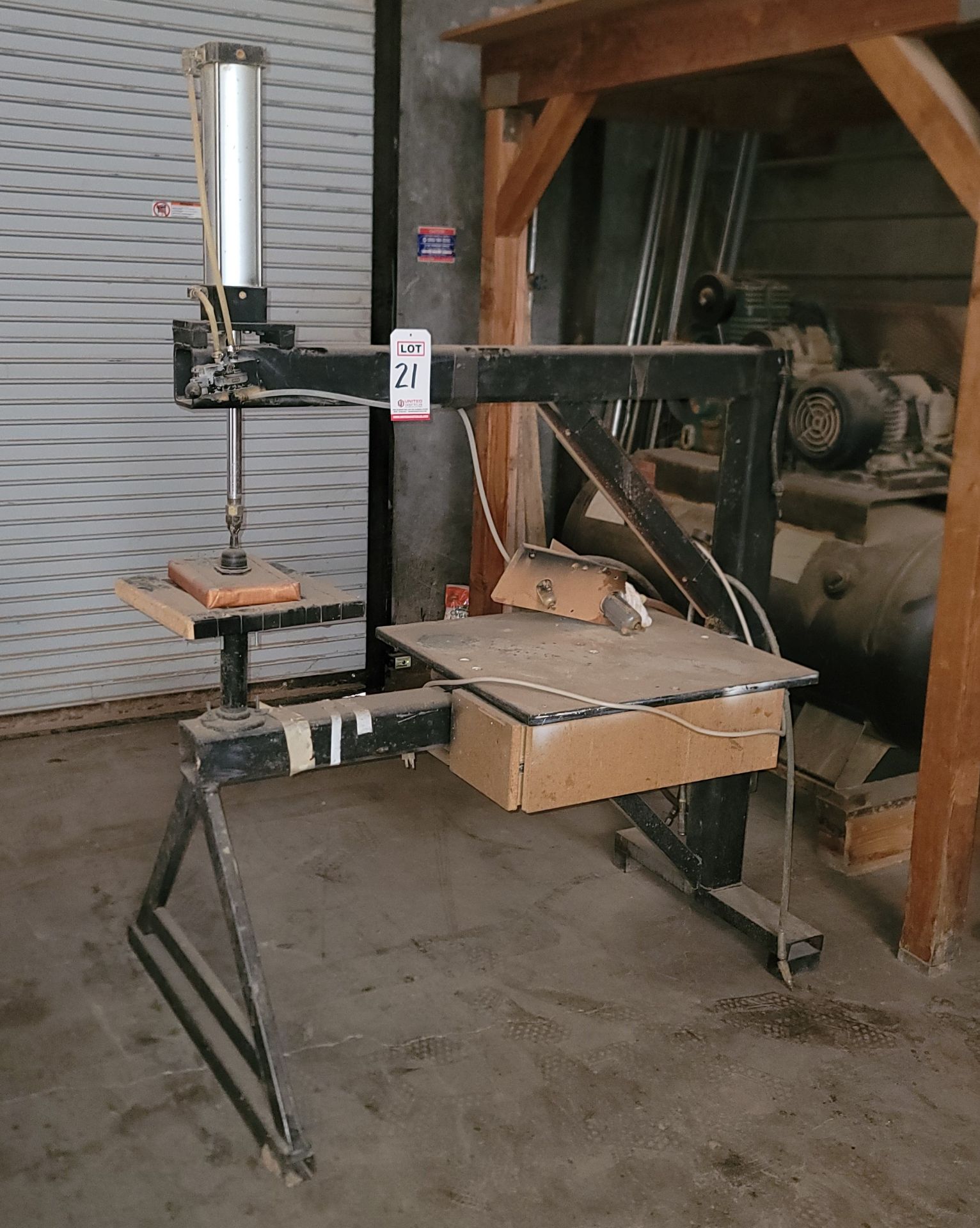 PNEUMATIC SHOP SEAT PRESS