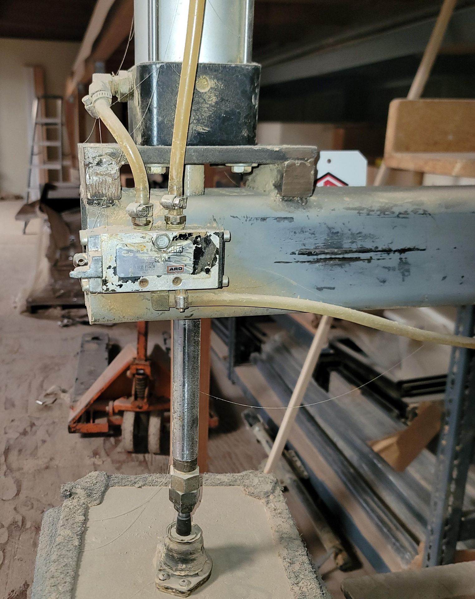 PNEUMATIC SHOP SEAT PRESS, OUT OF SERVICE - NEEDS WORK - Image 2 of 4