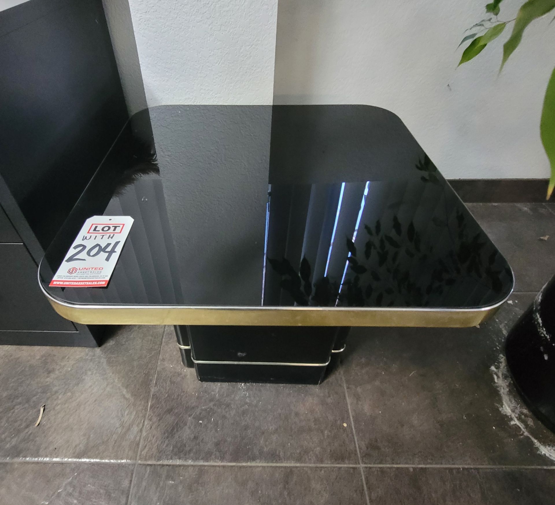 LOT - END TABLE & DISPLAY TABLE SET, COLOR: BLACK W/ GOLD METAL TRIM, CONTENTS NOT INCLUDED - Image 2 of 2