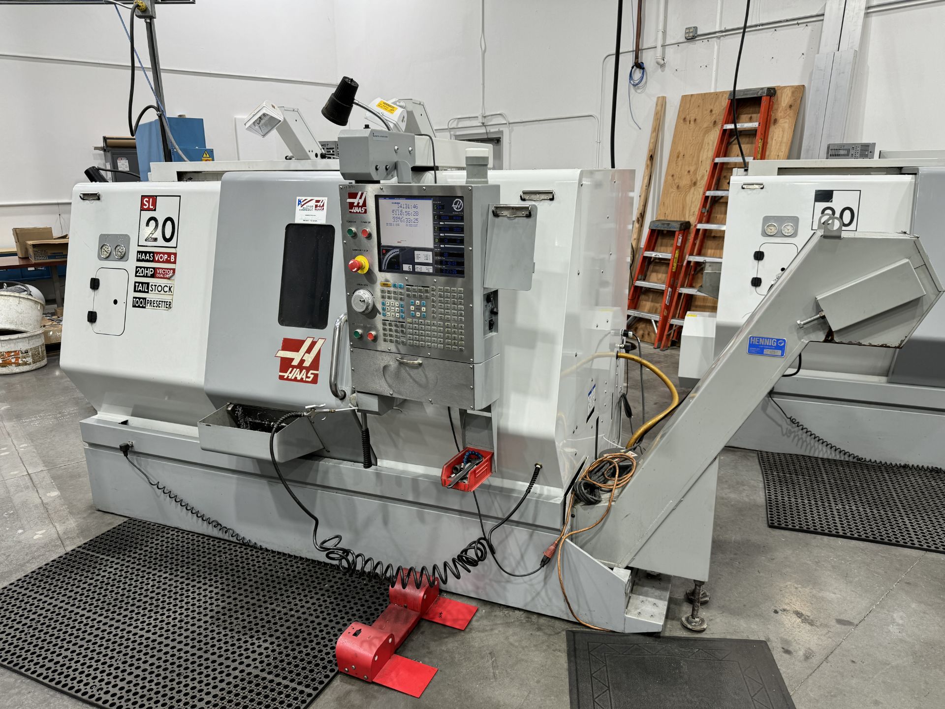 2007 HAAS SL-20T TURNING CENTER, 8" CHUCK, 5C COLLET NOSE, TAILSTOCK, 10-STATION TURRET, 2.0" BAR - Image 3 of 13