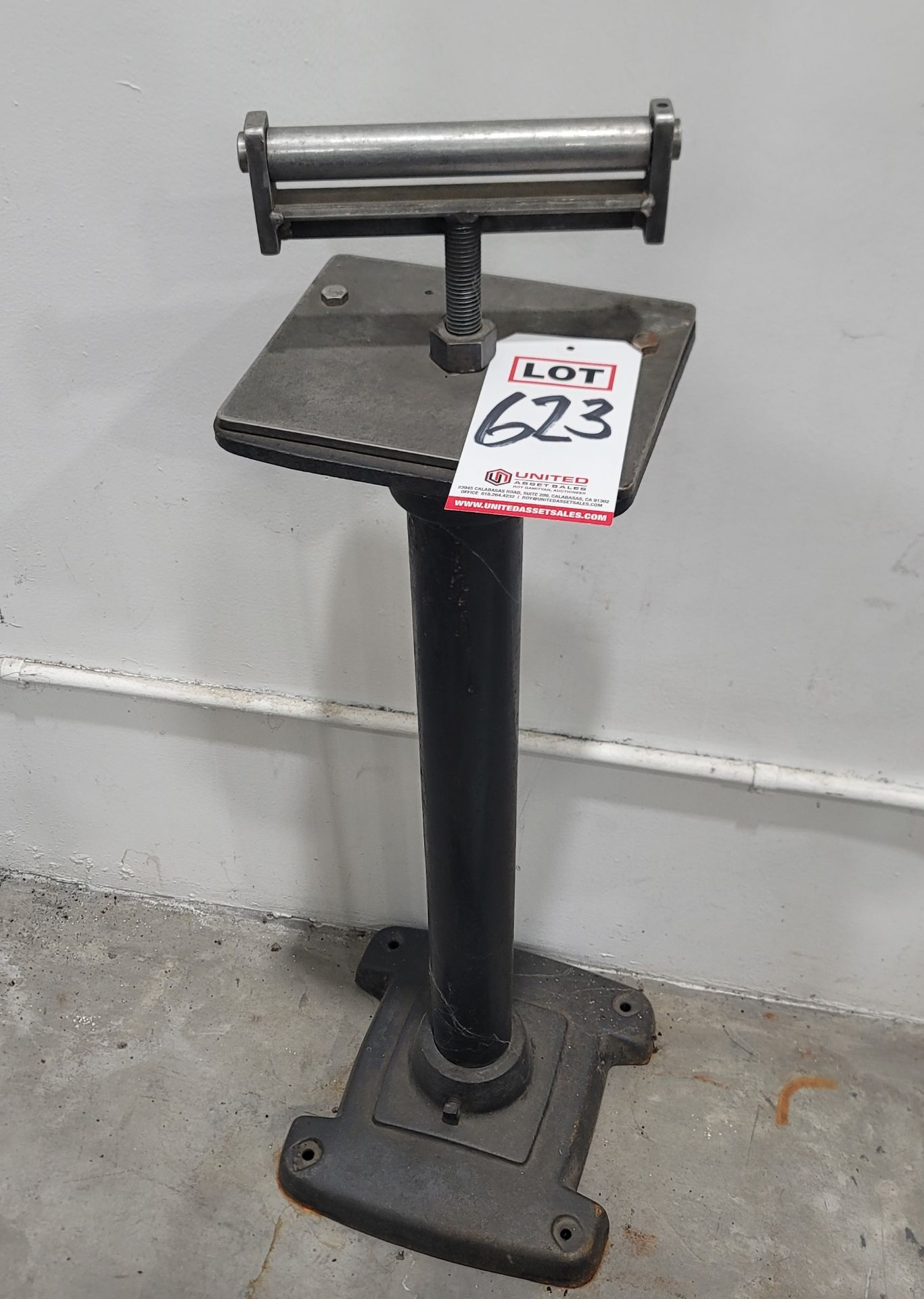 7" ROLLER MATERIAL STAND
