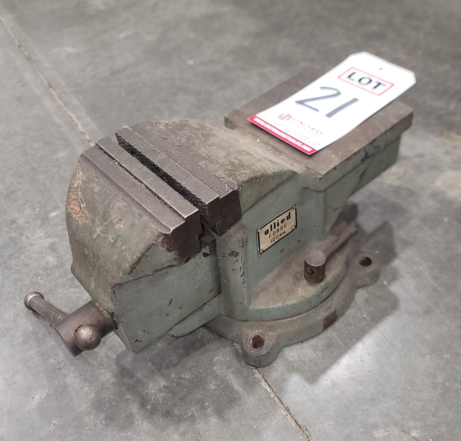 ALLIED FORGE 5" BENCH VISE W/ SWIVEL BASE