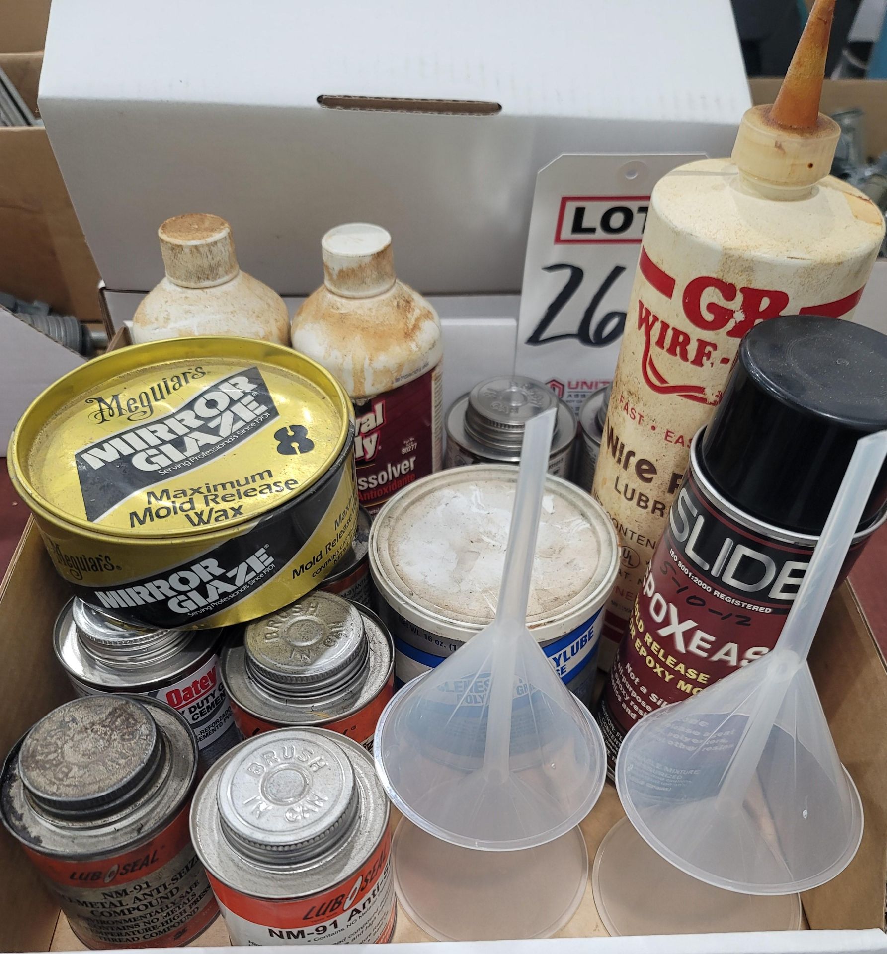 LOT - SOLVENTS, LUBRICANTS, GREASE