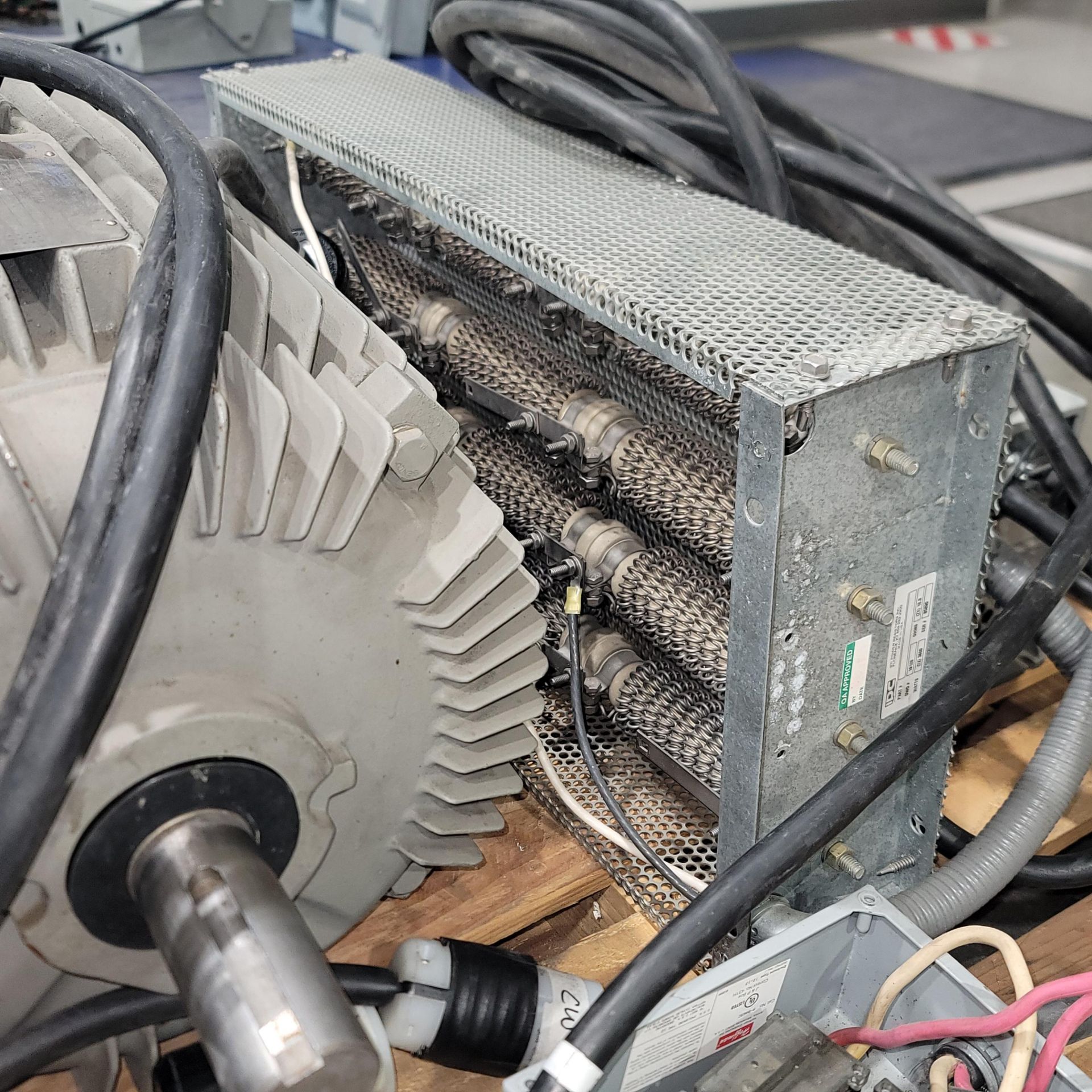 LOT - STERLING 30 HP ELECTRIC MOTOR, MODEL EB0304FFA, 1760 RPM, 208-230/460V, 3-PHASE, WITH VFD - Image 5 of 6