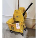 RUBBERMAID COMMERCIAL MOP BUCKET W/ WRINGER