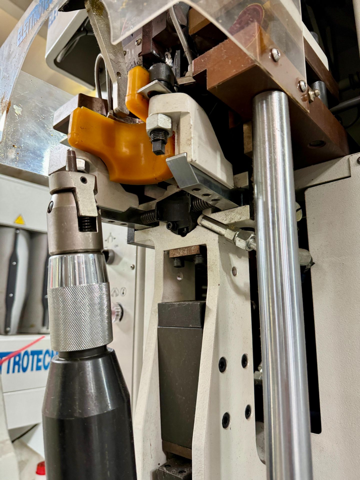 2019 ELETTROTECNICA B.C. HEEL LASTING MACHINE W/ AUTO GLUE AND PROGRAMMABLE PINCERS, MODEL 680 TI - Image 5 of 9